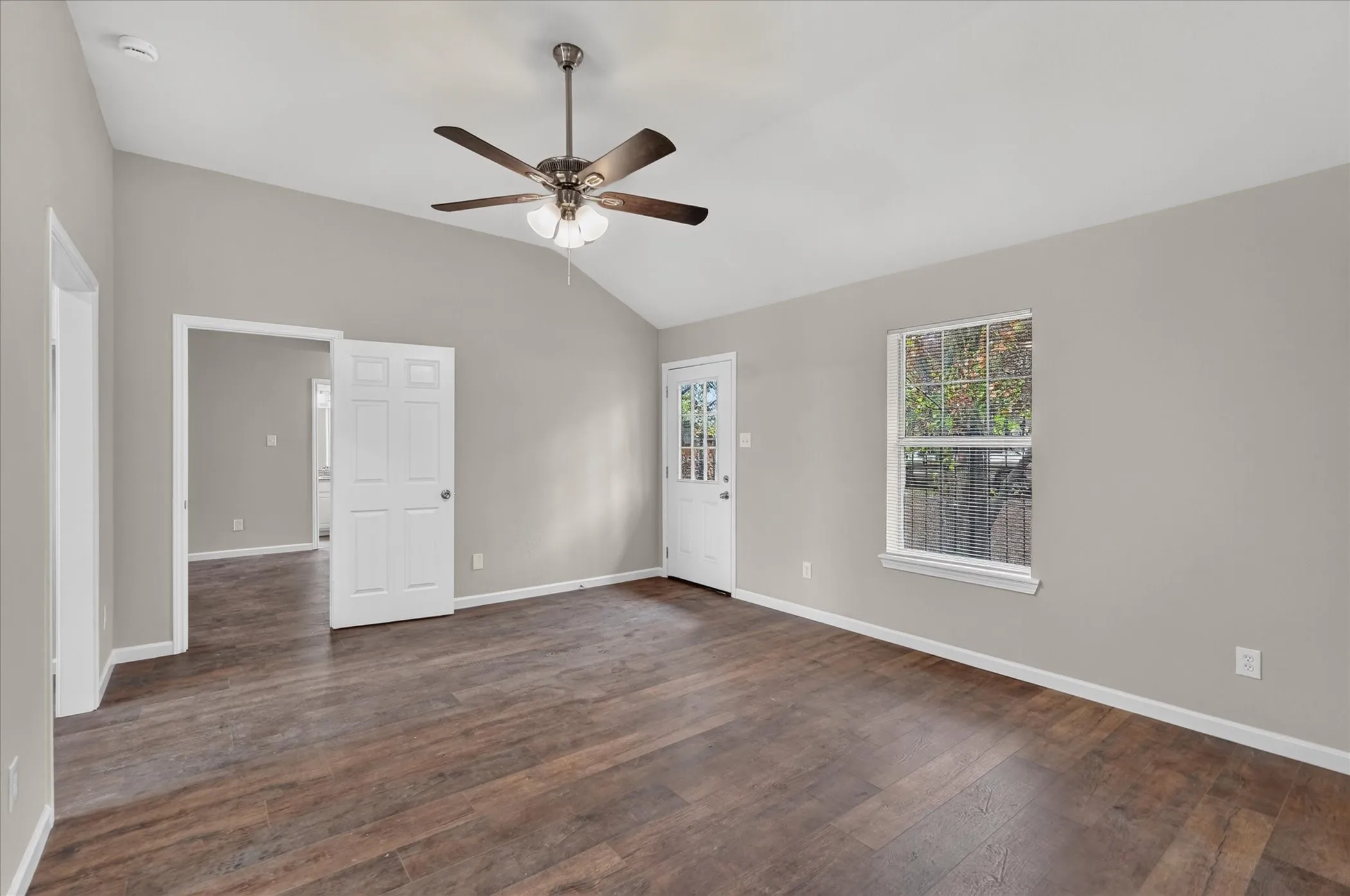 Single Family Residence For Sale in Hunt County , 201 West Lane, West Tawakoni, Texas 75474, 3 Bedroom, 2 Bathroom, Garage spaces, 2,121 Sqft, built in 2002, mls#21377154, Real Estate Agent in West Tawakoni, Homes For Sale in Hunt county, Homes For Sale in West Tawakoni, Realtor in West Tawakoni Texas, Real Estate Brokerage Independent Realty Texas, Luminita Cordes Realtor