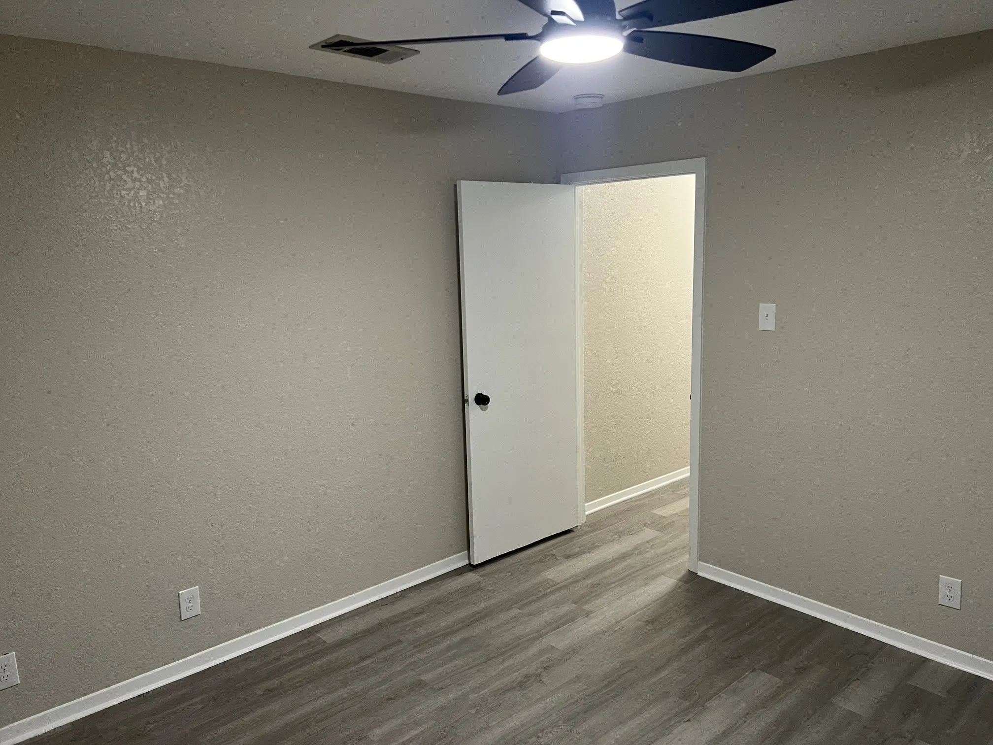 Single Family Residence For Rent in Mc Lennan County , 1118 Pawnee Street, Bellmead, Texas 76705, 3 Bedroom, 2 Bathroom, 2 Garage spaces, 1,608 Sqft, built in 1988, mls#21377155, Real Estate Agent in Bellmead, Homes For Rent in Mc Lennan county, Homes For Rent in Bellmead, Realtor in Bellmead Texas, Real Estate Brokerage Independent Realty Texas, Luminita Cordes Realtor