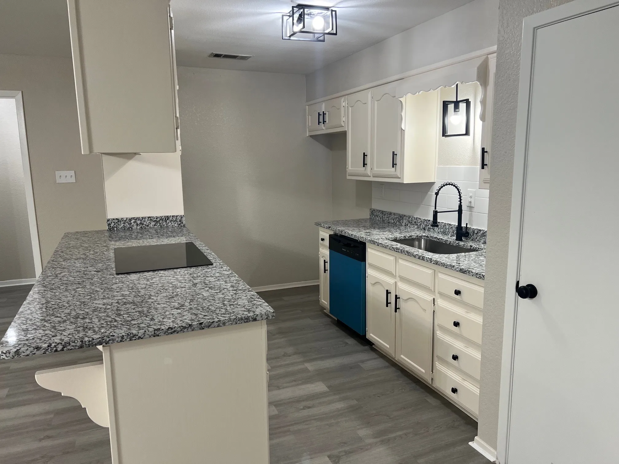 Single Family Residence For Rent in Mc Lennan County , 1118 Pawnee Street, Bellmead, Texas 76705, 3 Bedroom, 2 Bathroom, 2 Garage spaces, 1,608 Sqft, built in 1988, mls#21377155, Real Estate Agent in Bellmead, Homes For Rent in Mc Lennan county, Homes For Rent in Bellmead, Realtor in Bellmead Texas, Real Estate Brokerage Independent Realty Texas, Luminita Cordes Realtor