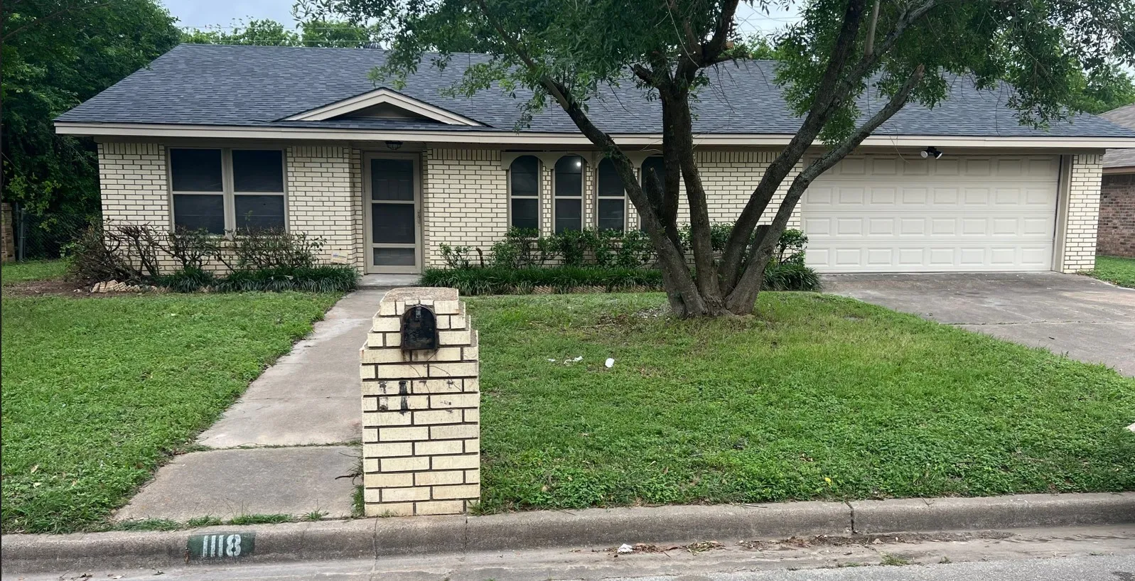 Single Family Residence For Rent in Mc Lennan County , 1118 Pawnee Street, Bellmead, Texas 76705, 3 Bedroom, 2 Bathroom, 2 Garage spaces, 1,608 Sqft, built in 1988, mls#21377155, Real Estate Agent in Bellmead, Homes For Rent in Mc Lennan county, Homes For Rent in Bellmead, Realtor in Bellmead Texas, Real Estate Brokerage Independent Realty Texas, Luminita Cordes Realtor