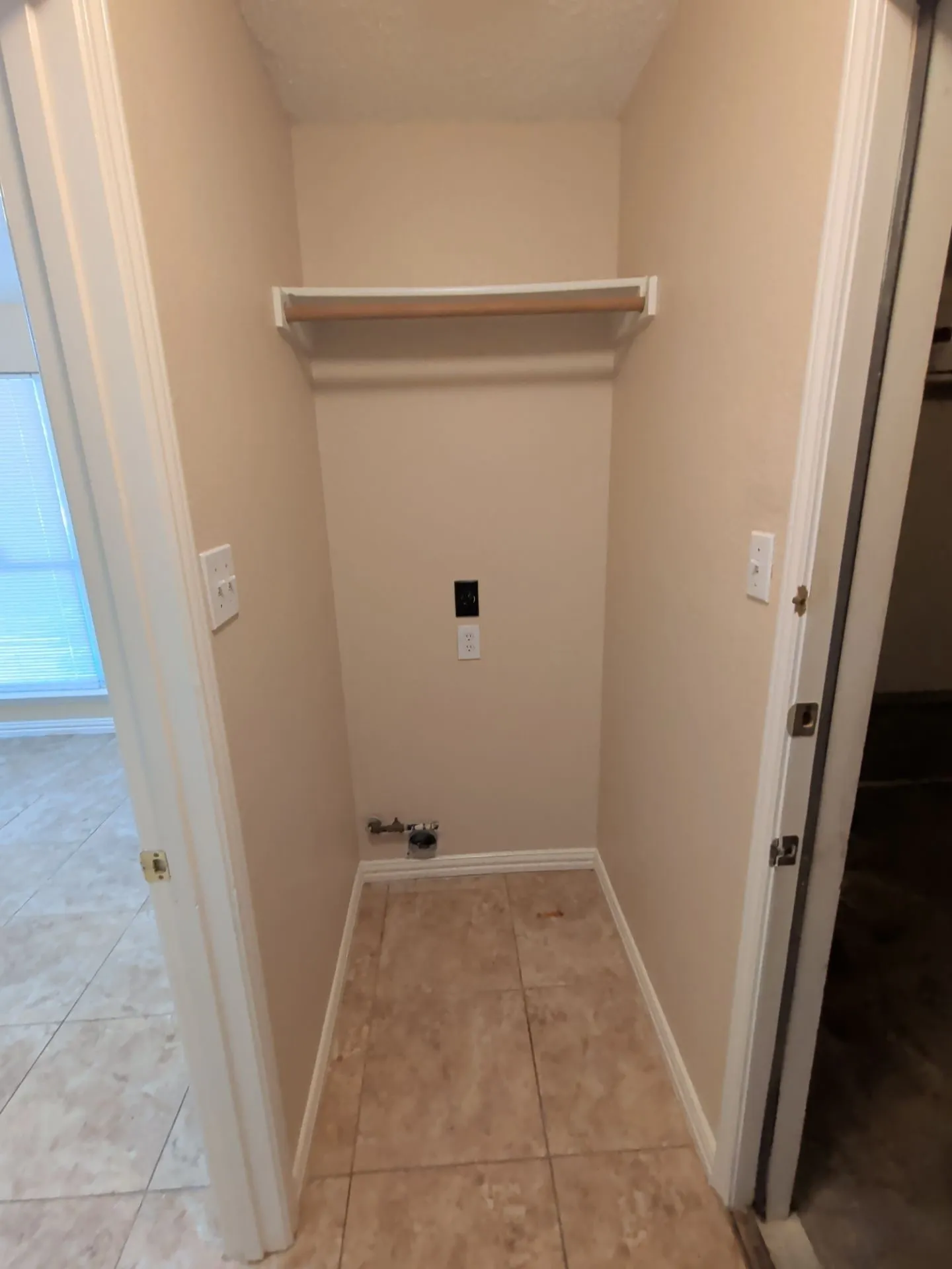 Single Family Residence For Rent in Tarrant County , 4819 Brady Court, Arlington, Texas 76018, 3 Bedroom, 2 Bathroom, 2 Garage spaces, 1,758 Sqft, built in 1996, mls#21377138, Real Estate Agent in Arlington, Homes For Rent in Tarrant county, Homes For Rent in Arlington, Realtor in Arlington Texas, Real Estate Brokerage Independent Realty Texas, Luminita Cordes Realtor