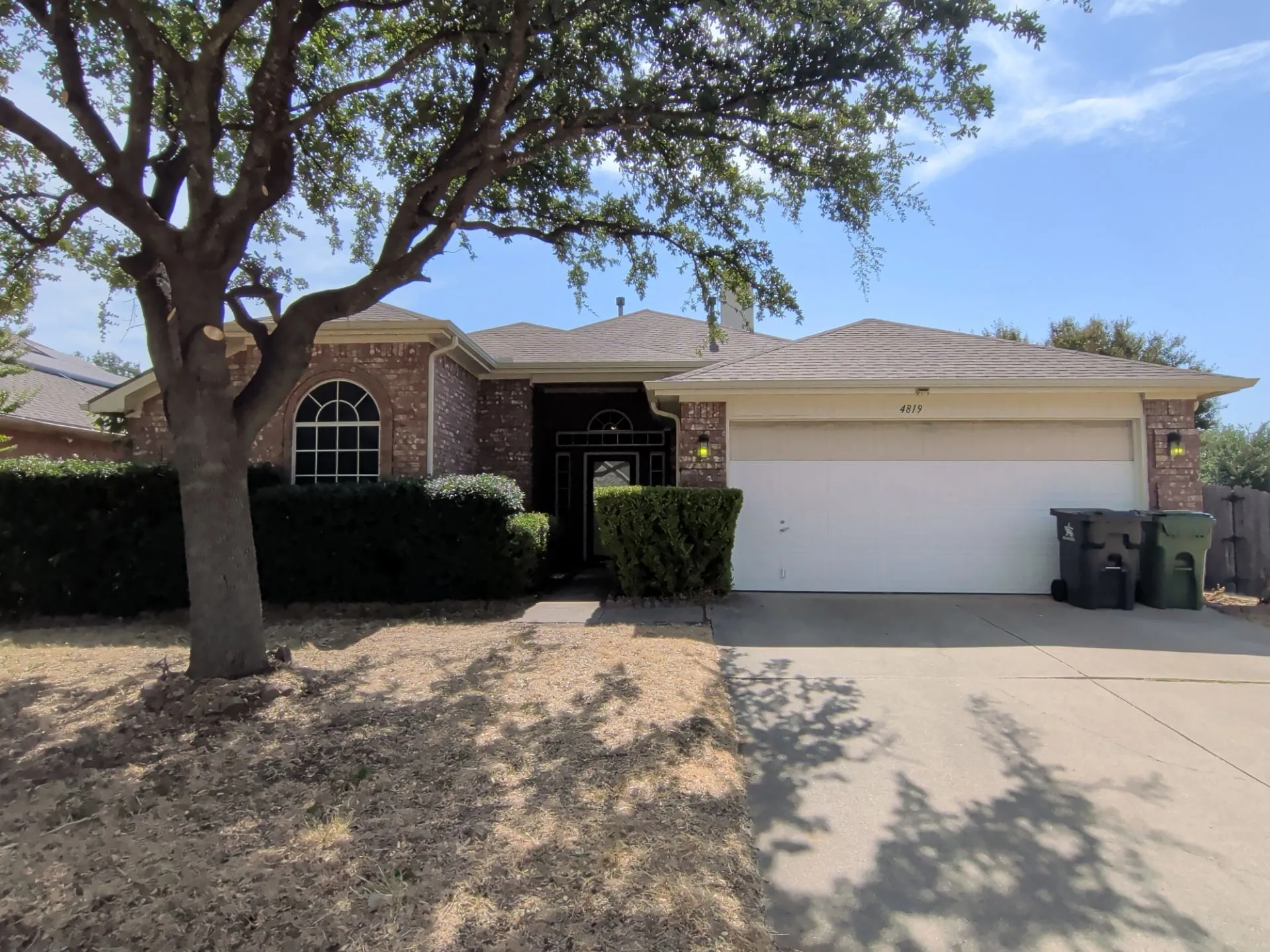Single Family Residence For Rent in Tarrant County , 4819 Brady Court, Arlington, Texas 76018, 3 Bedroom, 2 Bathroom, 2 Garage spaces, 1,758 Sqft, built in 1996, mls#21377138, Real Estate Agent in Arlington, Homes For Rent in Tarrant county, Homes For Rent in Arlington, Realtor in Arlington Texas, Real Estate Brokerage Independent Realty Texas, Luminita Cordes Realtor