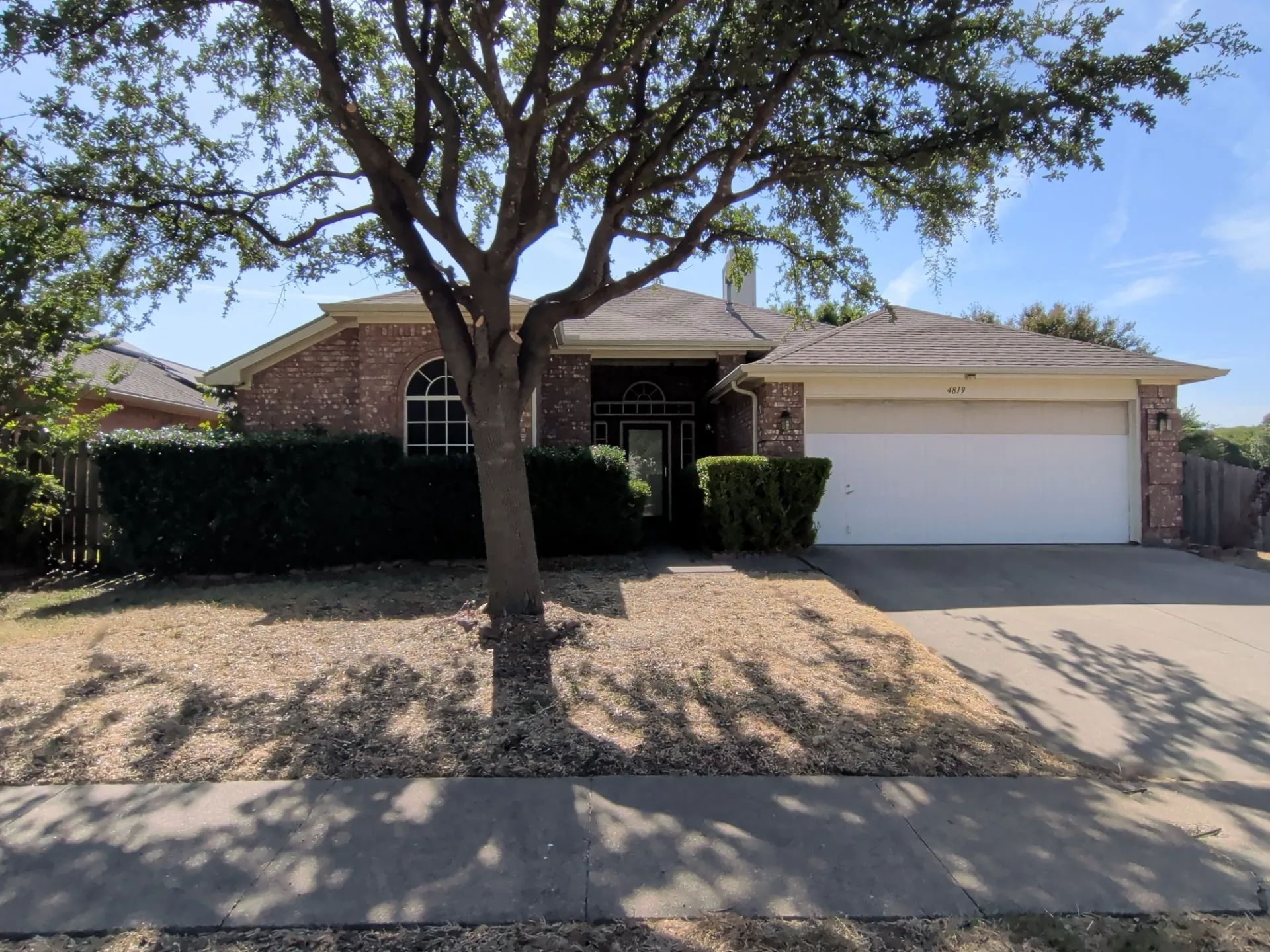 Single Family Residence For Rent in Tarrant County , 4819 Brady Court, Arlington, Texas 76018, 3 Bedroom, 2 Bathroom, 2 Garage spaces, 1,758 Sqft, built in 1996, mls#21377138, Real Estate Agent in Arlington, Homes For Rent in Tarrant county, Homes For Rent in Arlington, Realtor in Arlington Texas, Real Estate Brokerage Independent Realty Texas, Luminita Cordes Realtor