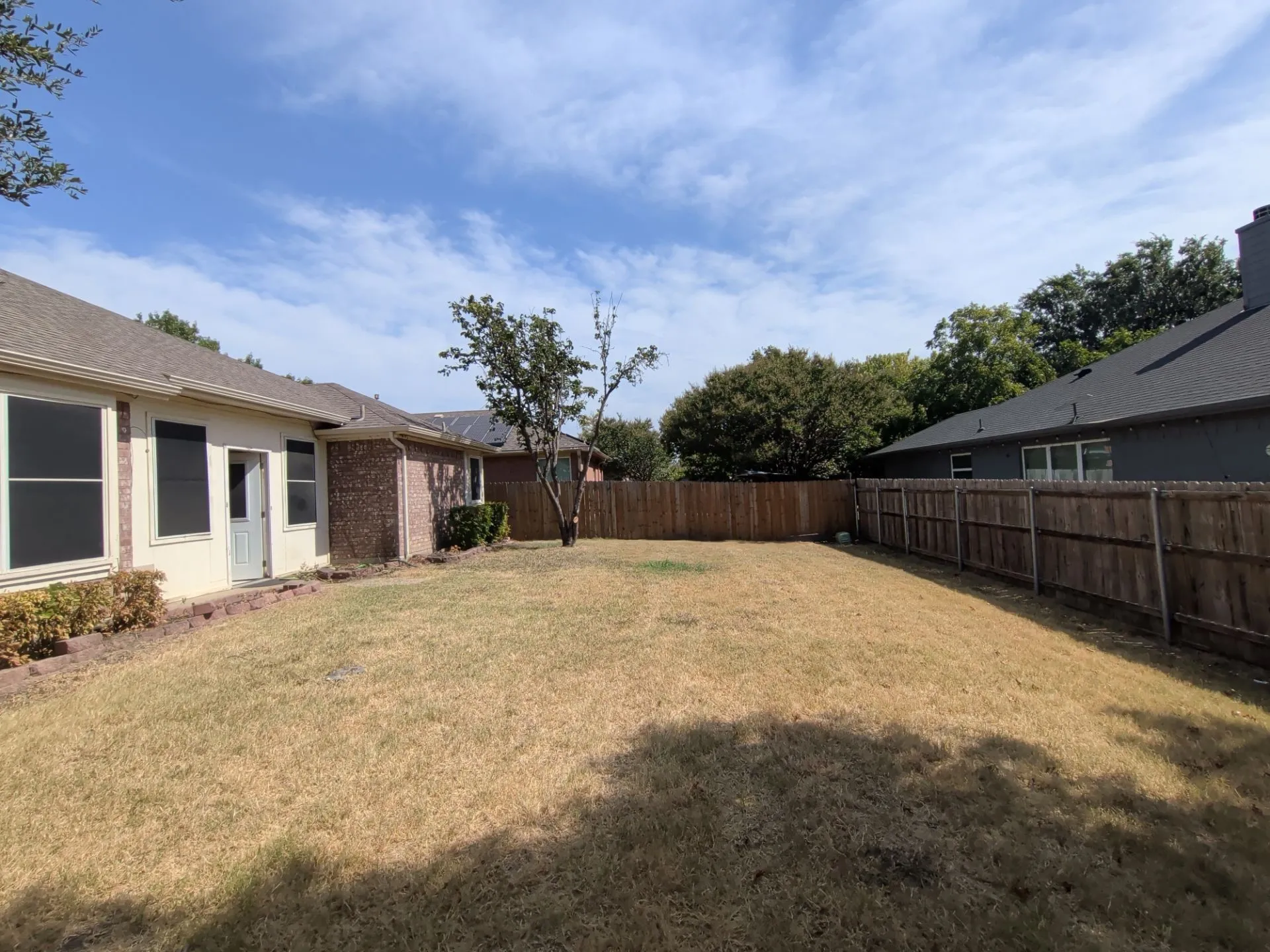 Single Family Residence For Rent in Tarrant County , 4819 Brady Court, Arlington, Texas 76018, 3 Bedroom, 2 Bathroom, 2 Garage spaces, 1,758 Sqft, built in 1996, mls#21377138, Real Estate Agent in Arlington, Homes For Rent in Tarrant county, Homes For Rent in Arlington, Realtor in Arlington Texas, Real Estate Brokerage Independent Realty Texas, Luminita Cordes Realtor