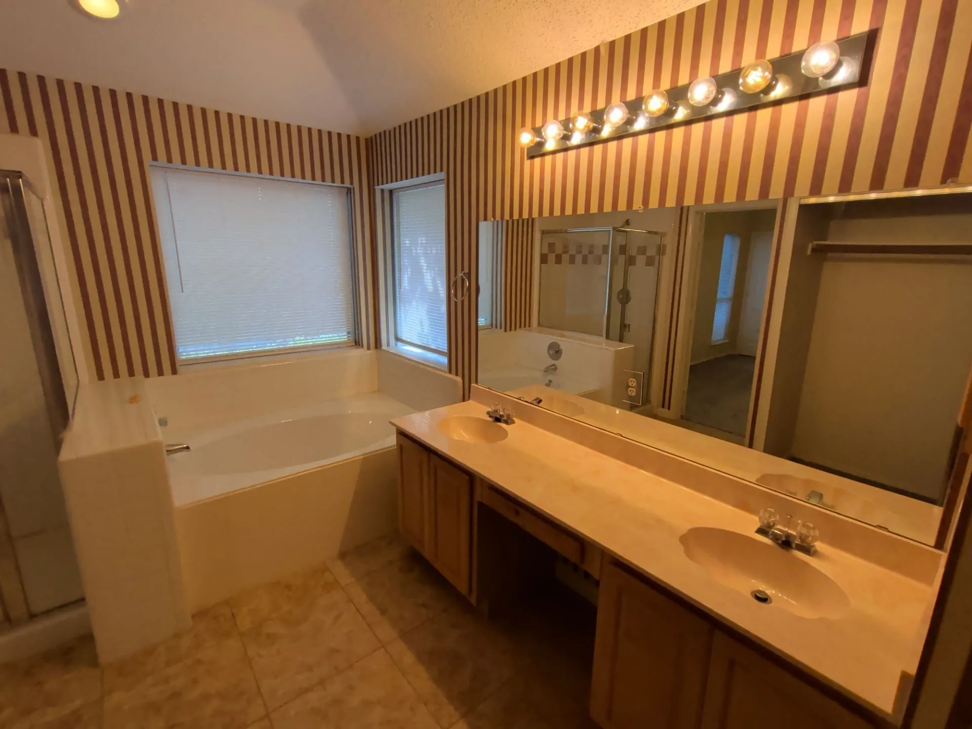Single Family Residence For Rent in Tarrant County , 4819 Brady Court, Arlington, Texas 76018, 3 Bedroom, 2 Bathroom, 2 Garage spaces, 1,758 Sqft, built in 1996, mls#21377138, Real Estate Agent in Arlington, Homes For Rent in Tarrant county, Homes For Rent in Arlington, Realtor in Arlington Texas, Real Estate Brokerage Independent Realty Texas, Luminita Cordes Realtor
