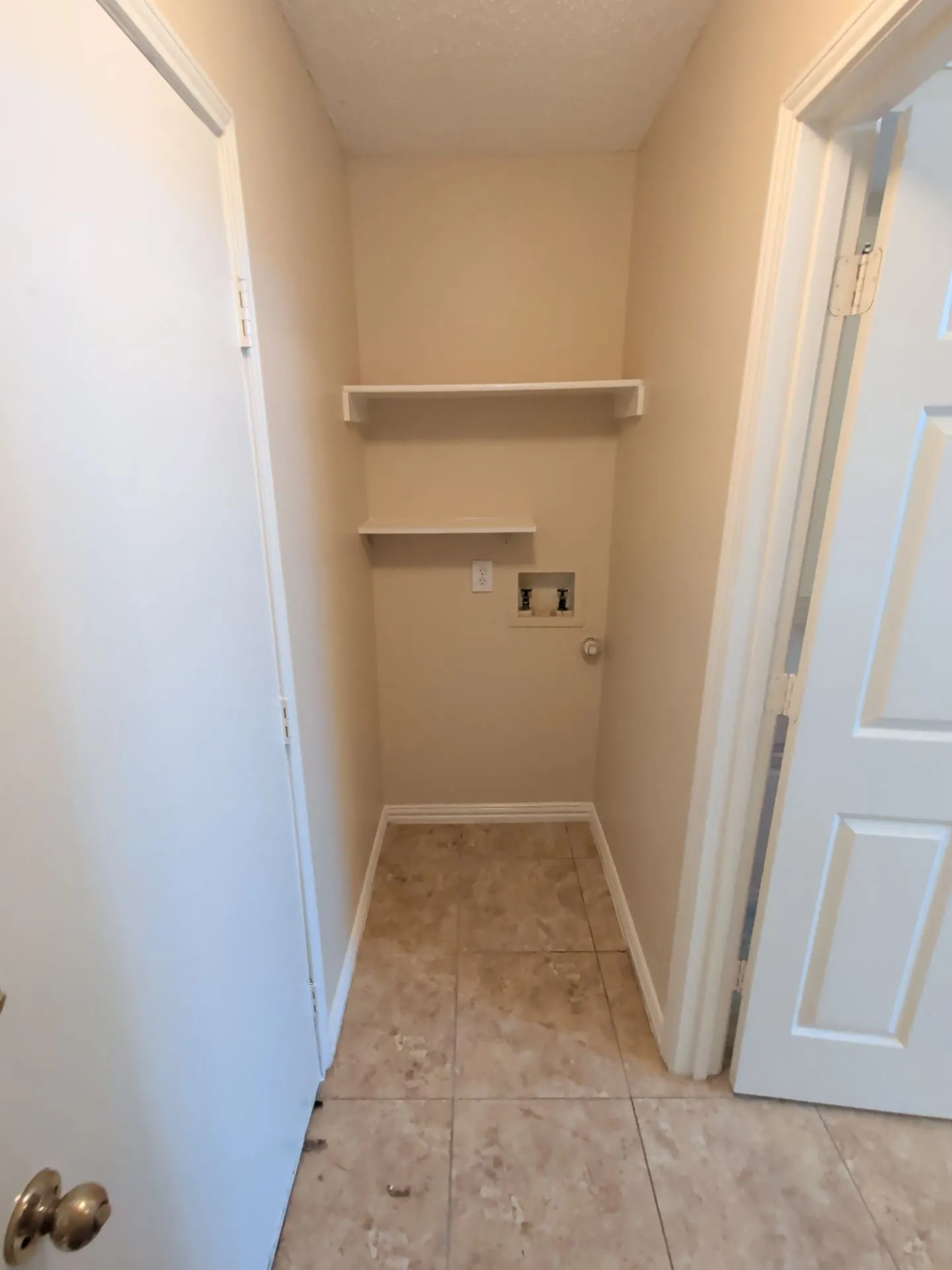 Single Family Residence For Rent in Tarrant County , 4819 Brady Court, Arlington, Texas 76018, 3 Bedroom, 2 Bathroom, 2 Garage spaces, 1,758 Sqft, built in 1996, mls#21377138, Real Estate Agent in Arlington, Homes For Rent in Tarrant county, Homes For Rent in Arlington, Realtor in Arlington Texas, Real Estate Brokerage Independent Realty Texas, Luminita Cordes Realtor
