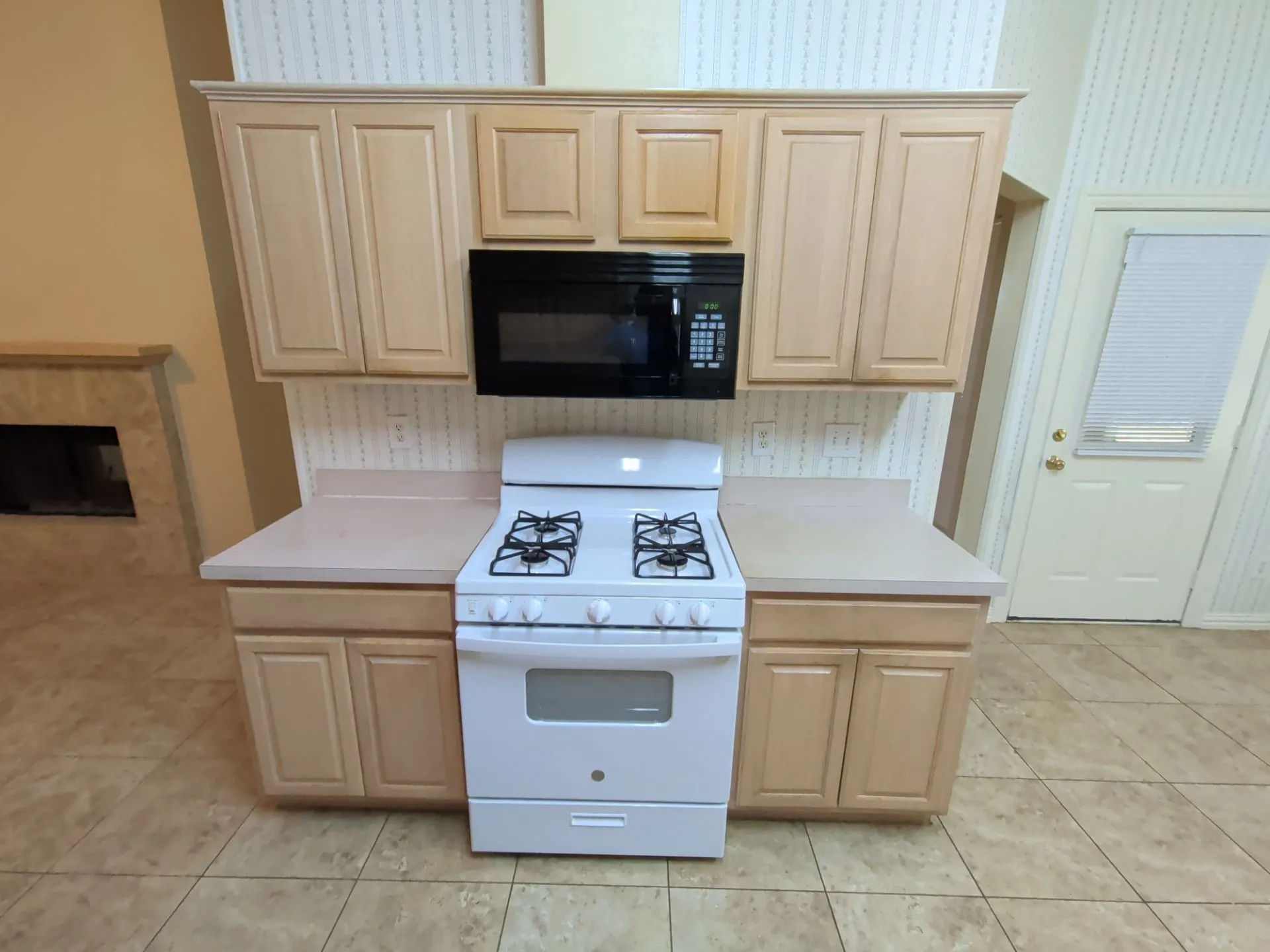 Single Family Residence For Rent in Tarrant County , 4819 Brady Court, Arlington, Texas 76018, 3 Bedroom, 2 Bathroom, 2 Garage spaces, 1,758 Sqft, built in 1996, mls#21377138, Real Estate Agent in Arlington, Homes For Rent in Tarrant county, Homes For Rent in Arlington, Realtor in Arlington Texas, Real Estate Brokerage Independent Realty Texas, Luminita Cordes Realtor