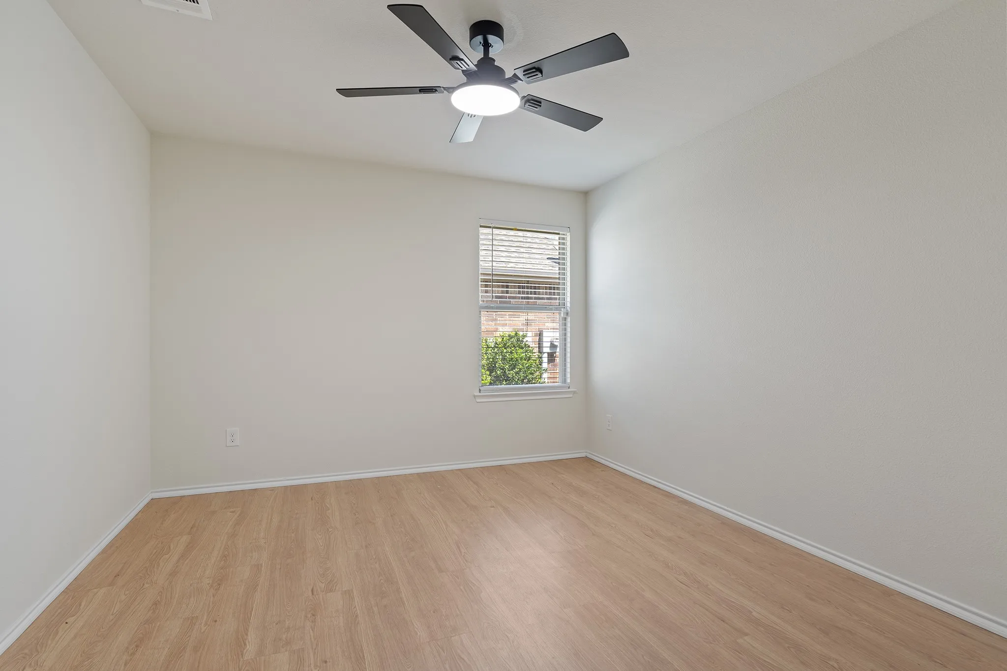 Single Family Residence For Sale in Kaufman County , 2329 Pontotoc Drive, Forney, Texas 75126, 5 Bedroom, 2 Bathroom, 2 Garage spaces, 2,086 Sqft, built in 2018, mls#21376702, Real Estate Agent in Forney, Homes For Sale in Kaufman county, Homes For Sale in Forney, Realtor in Forney Texas, Real Estate Brokerage Independent Realty Texas, Luminita Cordes Realtor
