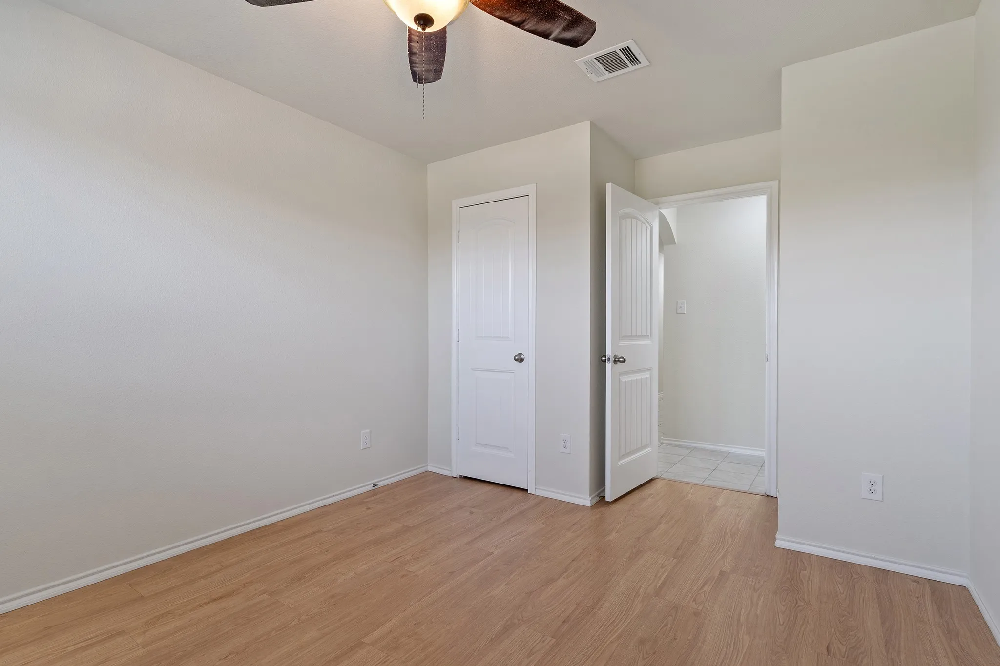 Single Family Residence For Sale in Kaufman County , 2329 Pontotoc Drive, Forney, Texas 75126, 5 Bedroom, 2 Bathroom, 2 Garage spaces, 2,086 Sqft, built in 2018, mls#21376702, Real Estate Agent in Forney, Homes For Sale in Kaufman county, Homes For Sale in Forney, Realtor in Forney Texas, Real Estate Brokerage Independent Realty Texas, Luminita Cordes Realtor