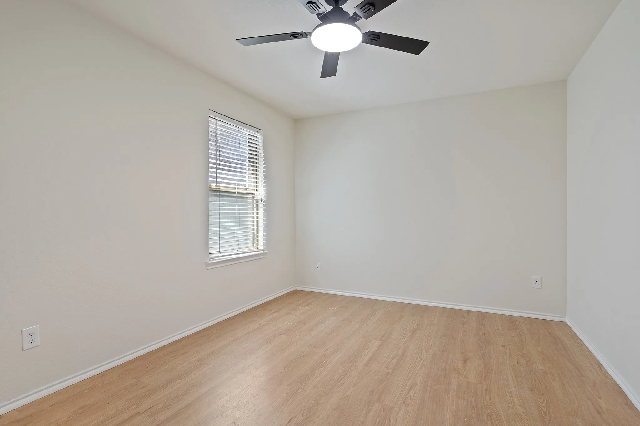 Single Family Residence For Sale in Kaufman County , 2329 Pontotoc Drive, Forney, Texas 75126, 5 Bedroom, 2 Bathroom, 2 Garage spaces, 2,086 Sqft, built in 2018, mls#21376702, Real Estate Agent in Forney, Homes For Sale in Kaufman county, Homes For Sale in Forney, Realtor in Forney Texas, Real Estate Brokerage Independent Realty Texas, Luminita Cordes Realtor