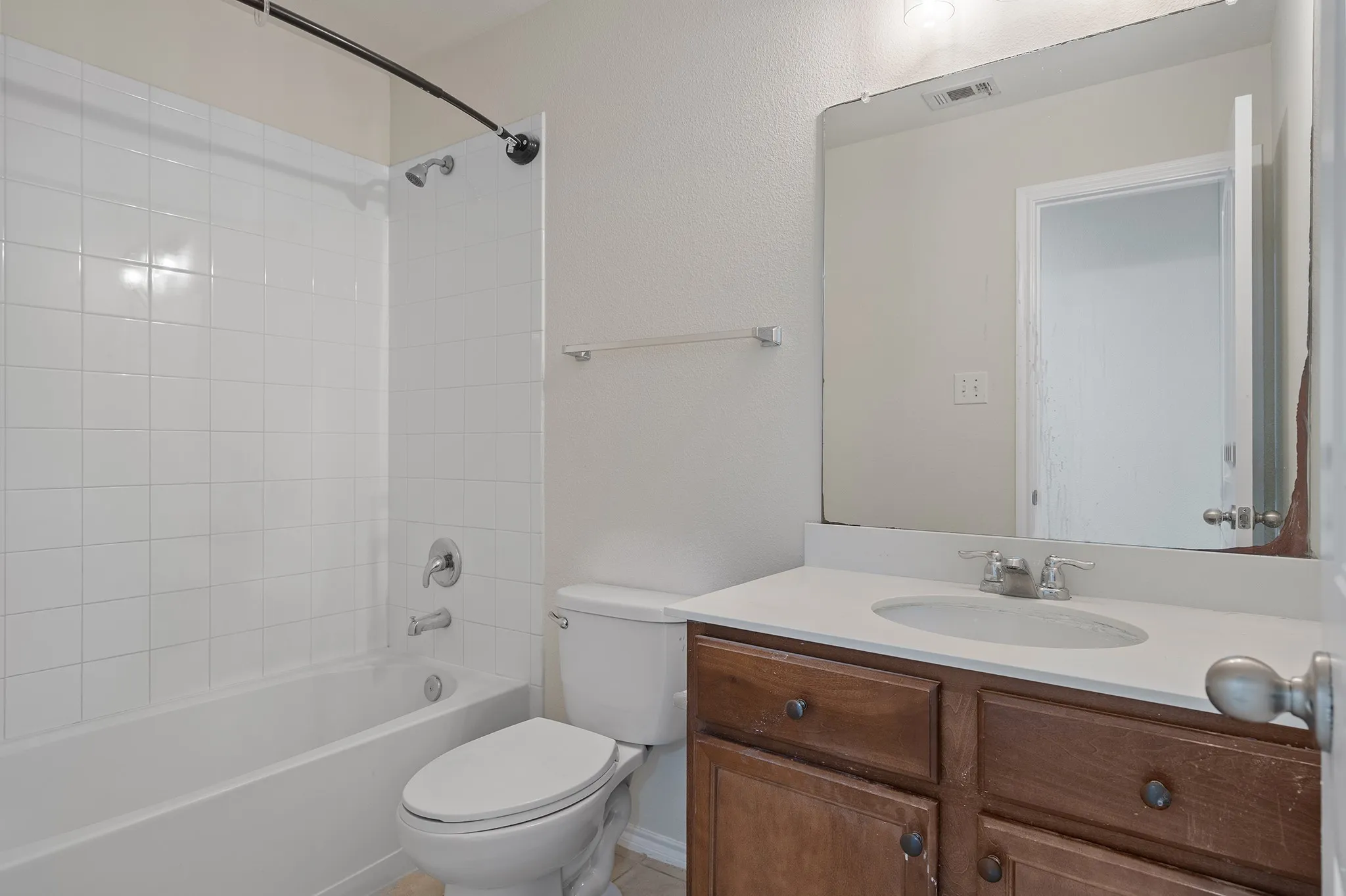 Single Family Residence For Sale in Kaufman County , 2329 Pontotoc Drive, Forney, Texas 75126, 5 Bedroom, 2 Bathroom, 2 Garage spaces, 2,086 Sqft, built in 2018, mls#21376702, Real Estate Agent in Forney, Homes For Sale in Kaufman county, Homes For Sale in Forney, Realtor in Forney Texas, Real Estate Brokerage Independent Realty Texas, Luminita Cordes Realtor