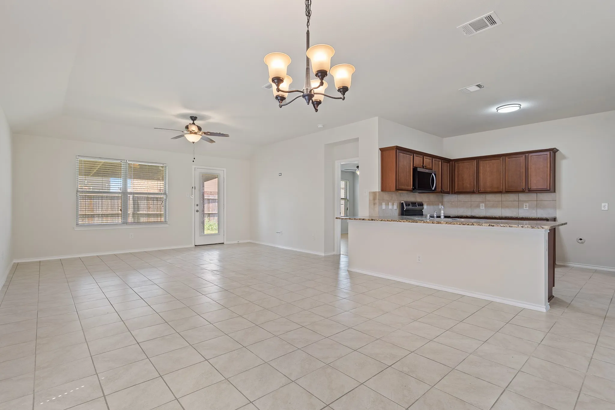 Single Family Residence For Sale in Kaufman County , 2329 Pontotoc Drive, Forney, Texas 75126, 5 Bedroom, 2 Bathroom, 2 Garage spaces, 2,086 Sqft, built in 2018, mls#21376702, Real Estate Agent in Forney, Homes For Sale in Kaufman county, Homes For Sale in Forney, Realtor in Forney Texas, Real Estate Brokerage Independent Realty Texas, Luminita Cordes Realtor