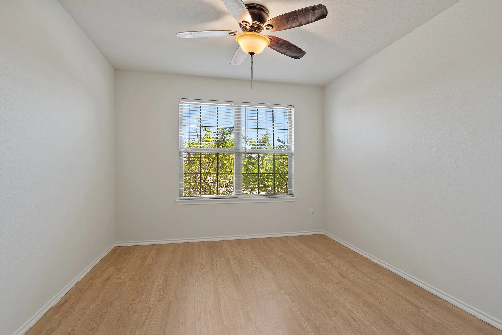 Single Family Residence For Sale in Kaufman County , 2329 Pontotoc Drive, Forney, Texas 75126, 5 Bedroom, 2 Bathroom, 2 Garage spaces, 2,086 Sqft, built in 2018, mls#21376702, Real Estate Agent in Forney, Homes For Sale in Kaufman county, Homes For Sale in Forney, Realtor in Forney Texas, Real Estate Brokerage Independent Realty Texas, Luminita Cordes Realtor