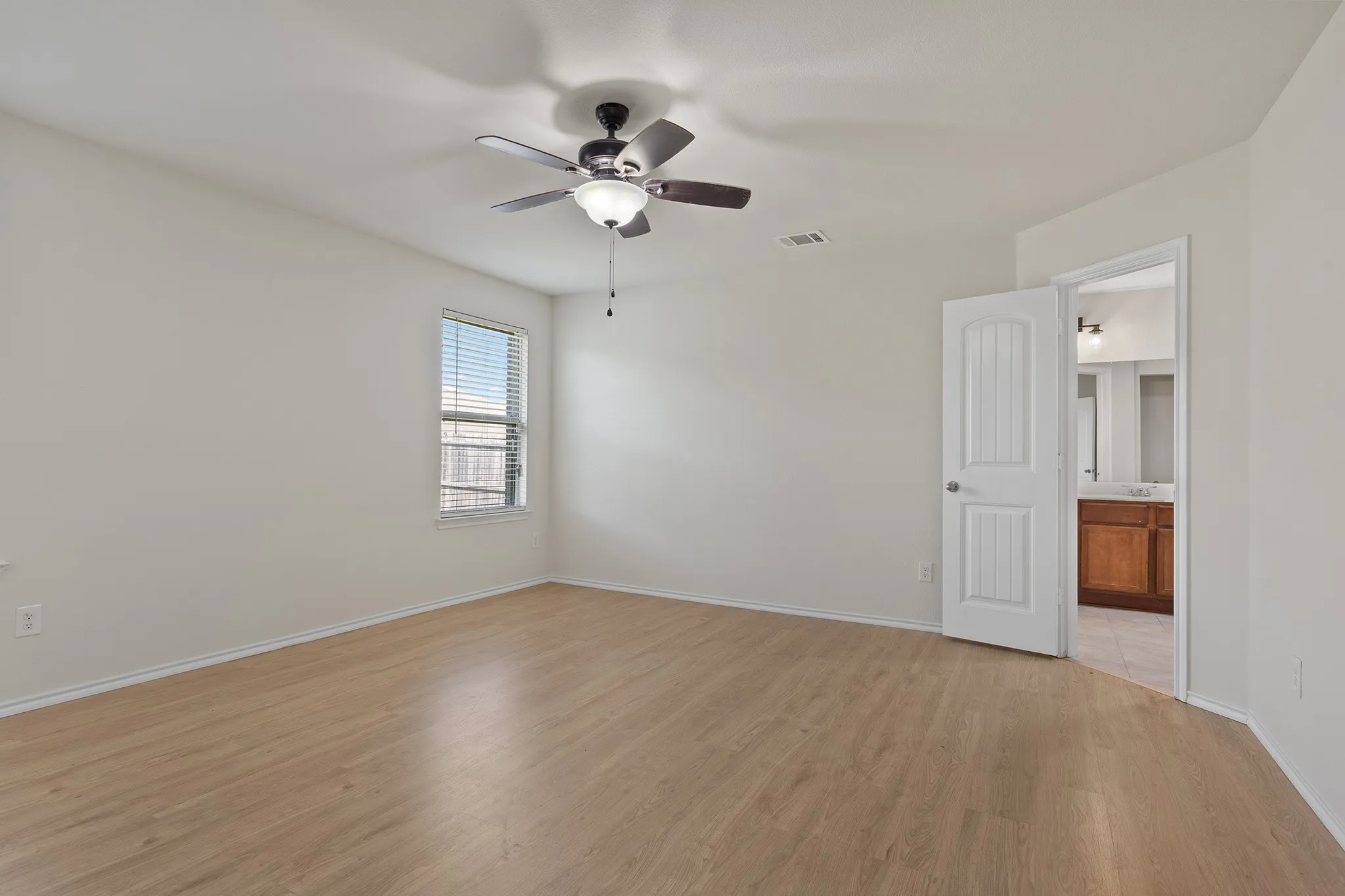 Single Family Residence For Sale in Kaufman County , 2329 Pontotoc Drive, Forney, Texas 75126, 5 Bedroom, 2 Bathroom, 2 Garage spaces, 2,086 Sqft, built in 2018, mls#21376702, Real Estate Agent in Forney, Homes For Sale in Kaufman county, Homes For Sale in Forney, Realtor in Forney Texas, Real Estate Brokerage Independent Realty Texas, Luminita Cordes Realtor