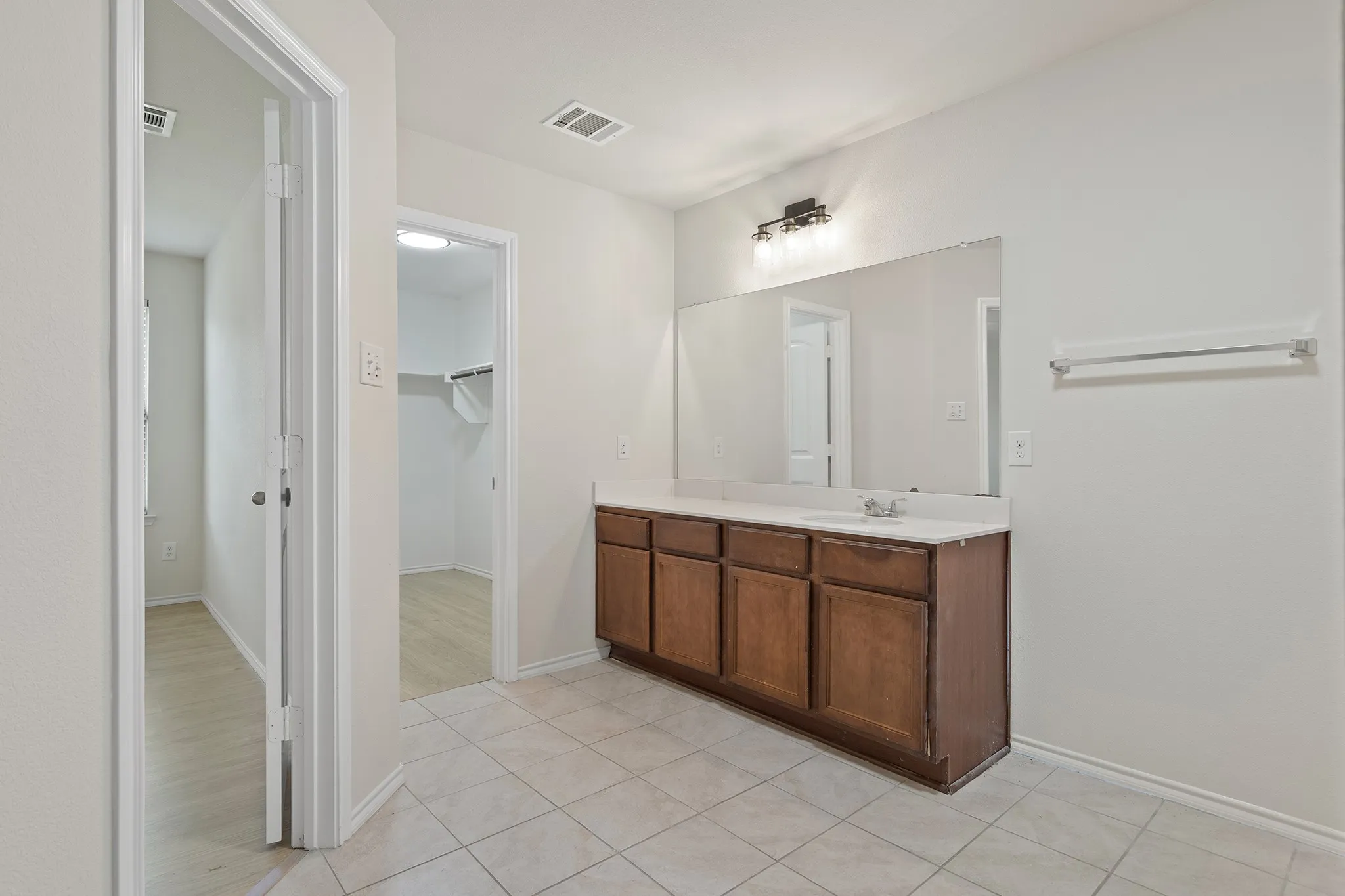 Single Family Residence For Sale in Kaufman County , 2329 Pontotoc Drive, Forney, Texas 75126, 5 Bedroom, 2 Bathroom, 2 Garage spaces, 2,086 Sqft, built in 2018, mls#21376702, Real Estate Agent in Forney, Homes For Sale in Kaufman county, Homes For Sale in Forney, Realtor in Forney Texas, Real Estate Brokerage Independent Realty Texas, Luminita Cordes Realtor