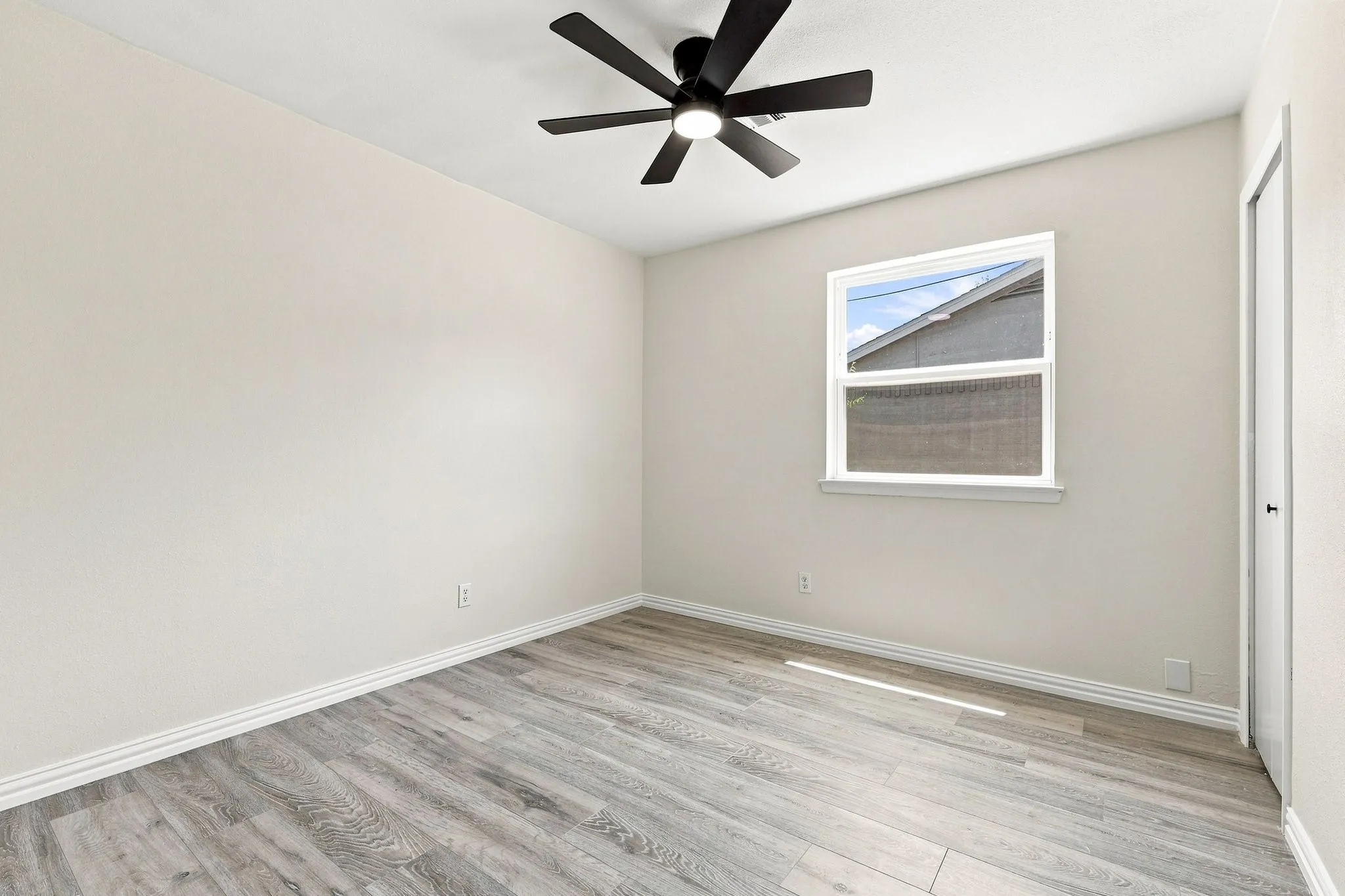 Single Family Residence For Rent in Dallas County , 6008 Golden Gate Drive, Dallas, Texas 75241, 4 Bedroom, 2 Bathroom, 1 Garage spaces, 1,730 Sqft, built in 1961, mls#21377165, Real Estate Agent in Dallas, Homes For Rent in Dallas county, Homes For Rent in Dallas, Realtor in Dallas Texas, Real Estate Brokerage Independent Realty Texas, Luminita Cordes Realtor