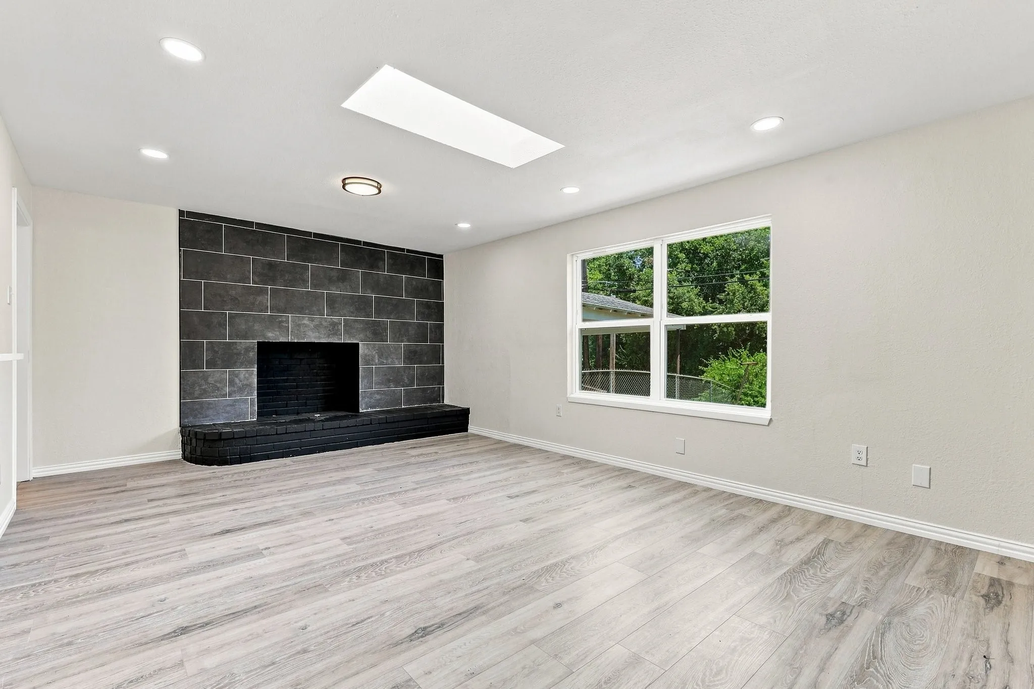 Single Family Residence For Rent in Dallas County , 6008 Golden Gate Drive, Dallas, Texas 75241, 4 Bedroom, 2 Bathroom, 1 Garage spaces, 1,730 Sqft, built in 1961, mls#21377165, Real Estate Agent in Dallas, Homes For Rent in Dallas county, Homes For Rent in Dallas, Realtor in Dallas Texas, Real Estate Brokerage Independent Realty Texas, Luminita Cordes Realtor