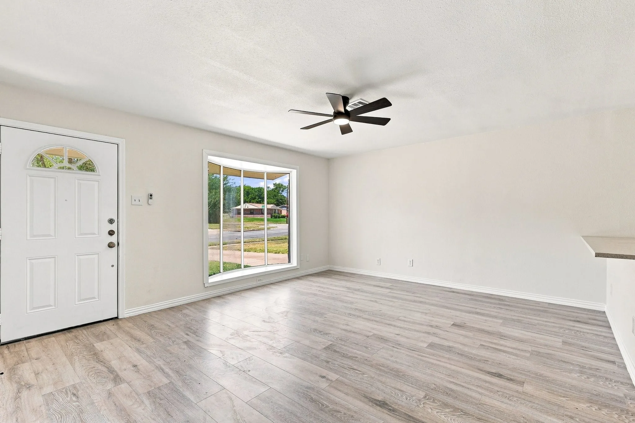 Single Family Residence For Rent in Dallas County , 6008 Golden Gate Drive, Dallas, Texas 75241, 4 Bedroom, 2 Bathroom, 1 Garage spaces, 1,730 Sqft, built in 1961, mls#21377165, Real Estate Agent in Dallas, Homes For Rent in Dallas county, Homes For Rent in Dallas, Realtor in Dallas Texas, Real Estate Brokerage Independent Realty Texas, Luminita Cordes Realtor