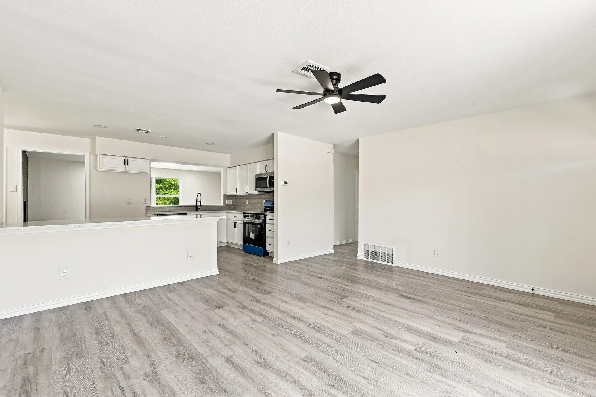 Single Family Residence For Rent in Dallas County , 6008 Golden Gate Drive, Dallas, Texas 75241, 4 Bedroom, 2 Bathroom, 1 Garage spaces, 1,730 Sqft, built in 1961, mls#21377165, Real Estate Agent in Dallas, Homes For Rent in Dallas county, Homes For Rent in Dallas, Realtor in Dallas Texas, Real Estate Brokerage Independent Realty Texas, Luminita Cordes Realtor