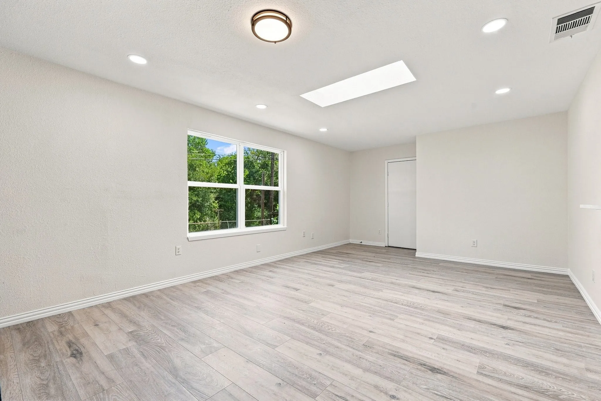 Single Family Residence For Rent in Dallas County , 6008 Golden Gate Drive, Dallas, Texas 75241, 4 Bedroom, 2 Bathroom, 1 Garage spaces, 1,730 Sqft, built in 1961, mls#21377165, Real Estate Agent in Dallas, Homes For Rent in Dallas county, Homes For Rent in Dallas, Realtor in Dallas Texas, Real Estate Brokerage Independent Realty Texas, Luminita Cordes Realtor