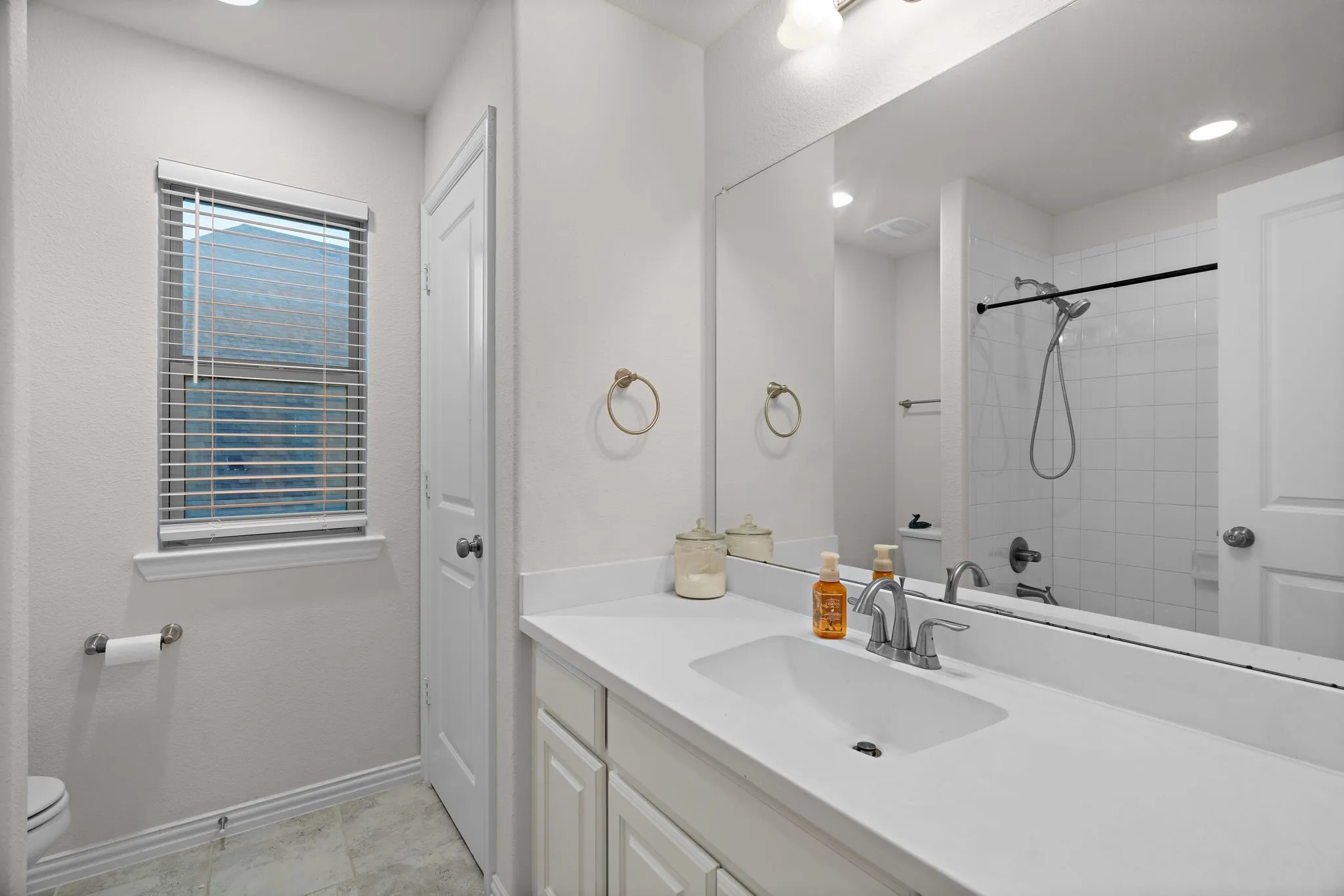 Single Family Residence For Sale in Collin County , 15193 Basket Oak Road, Frisco, Texas 75035, 6 Bedroom, 5 Bathroom, 2 Garage spaces, 3,419 Sqft, built in 2018, mls#21374707, Real Estate Agent in Frisco, Homes For Sale in Collin county, Homes For Sale in Frisco, Realtor in Frisco Texas, Real Estate Brokerage Independent Realty Texas, Luminita Cordes Realtor