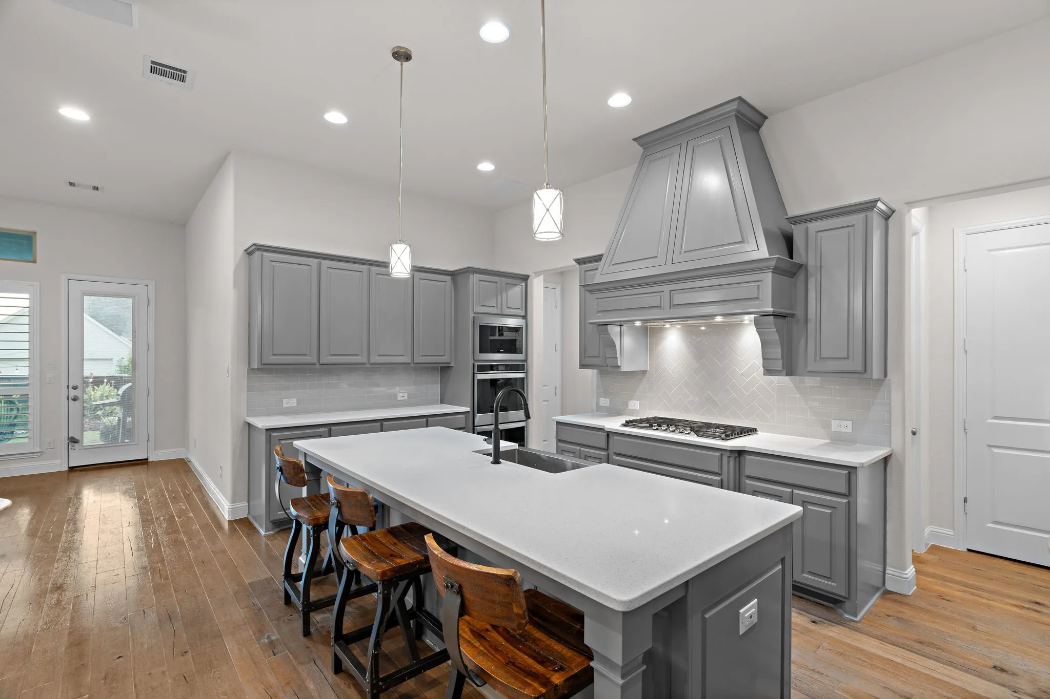 Single Family Residence For Sale in Collin County , 15193 Basket Oak Road, Frisco, Texas 75035, 6 Bedroom, 5 Bathroom, 2 Garage spaces, 3,419 Sqft, built in 2018, mls#21374707, Real Estate Agent in Frisco, Homes For Sale in Collin county, Homes For Sale in Frisco, Realtor in Frisco Texas, Real Estate Brokerage Independent Realty Texas, Luminita Cordes Realtor