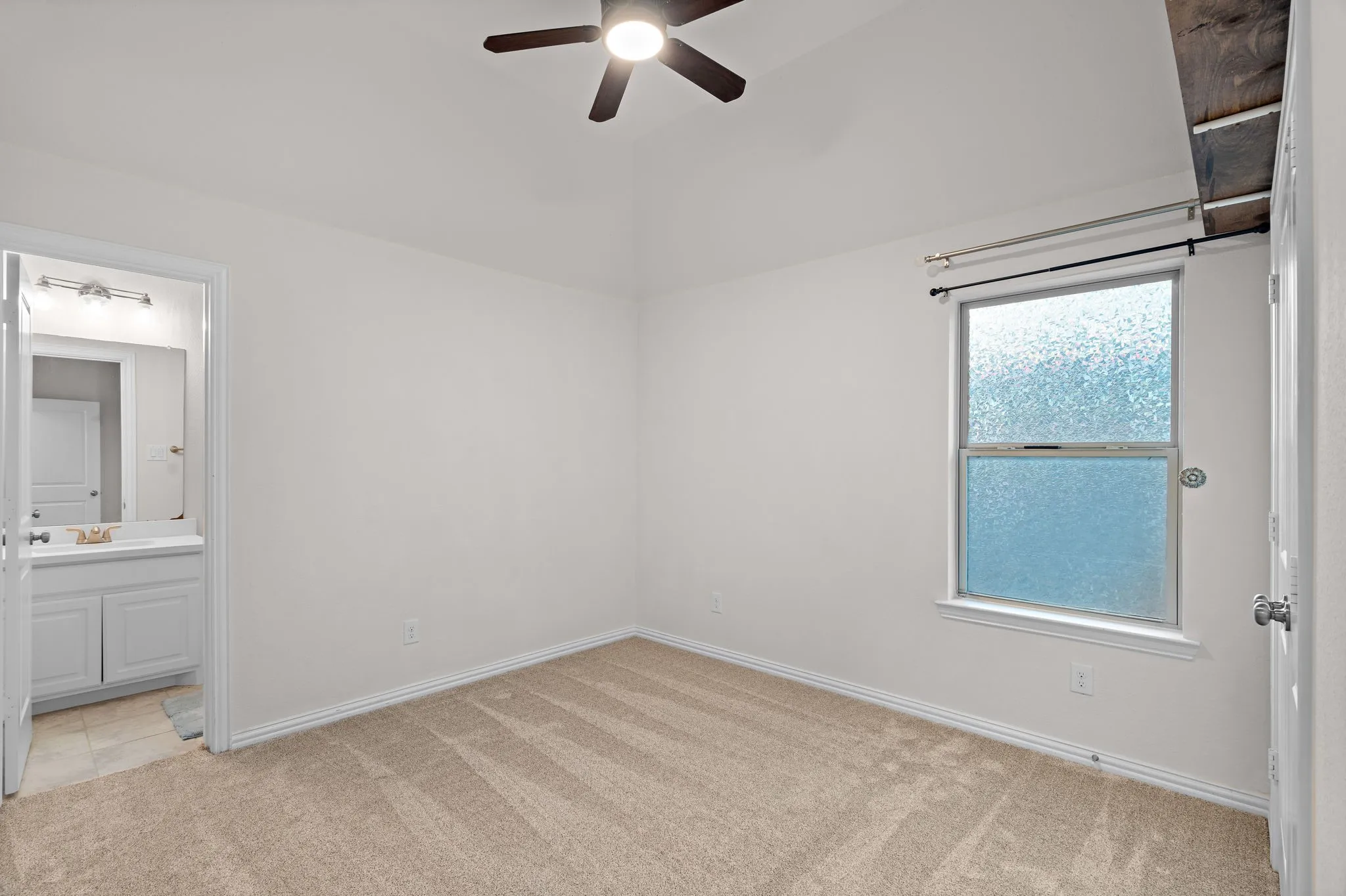 Single Family Residence For Sale in Collin County , 15193 Basket Oak Road, Frisco, Texas 75035, 6 Bedroom, 5 Bathroom, 2 Garage spaces, 3,419 Sqft, built in 2018, mls#21374707, Real Estate Agent in Frisco, Homes For Sale in Collin county, Homes For Sale in Frisco, Realtor in Frisco Texas, Real Estate Brokerage Independent Realty Texas, Luminita Cordes Realtor