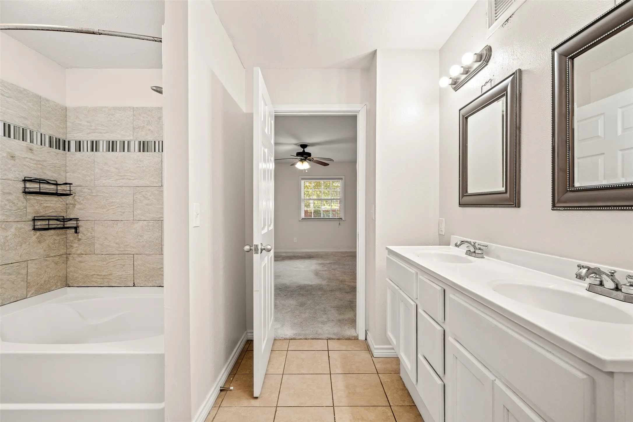 Single Family Residence For Sale in Ellis County , 407 John Arden Drive, Waxahachie, Texas 75165, 4 Bedroom, 3 Bathroom, 2 Garage spaces, 2,428 Sqft, built in 1963, mls#21377040, Real Estate Agent in Waxahachie, Homes For Sale in Ellis county, Homes For Sale in Waxahachie, Realtor in Waxahachie Texas, Real Estate Brokerage Independent Realty Texas, Luminita Cordes Realtor