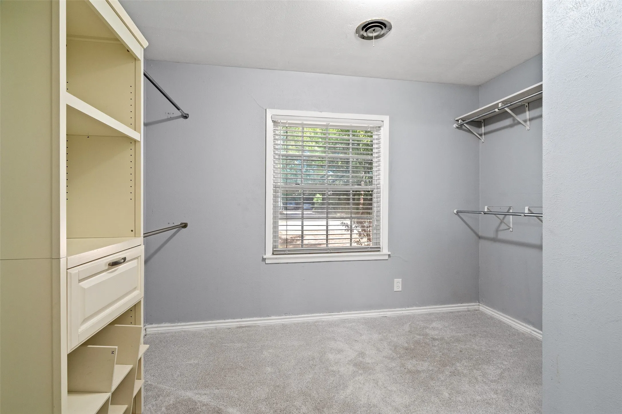 Single Family Residence For Sale in Ellis County , 407 John Arden Drive, Waxahachie, Texas 75165, 4 Bedroom, 3 Bathroom, 2 Garage spaces, 2,428 Sqft, built in 1963, mls#21377040, Real Estate Agent in Waxahachie, Homes For Sale in Ellis county, Homes For Sale in Waxahachie, Realtor in Waxahachie Texas, Real Estate Brokerage Independent Realty Texas, Luminita Cordes Realtor