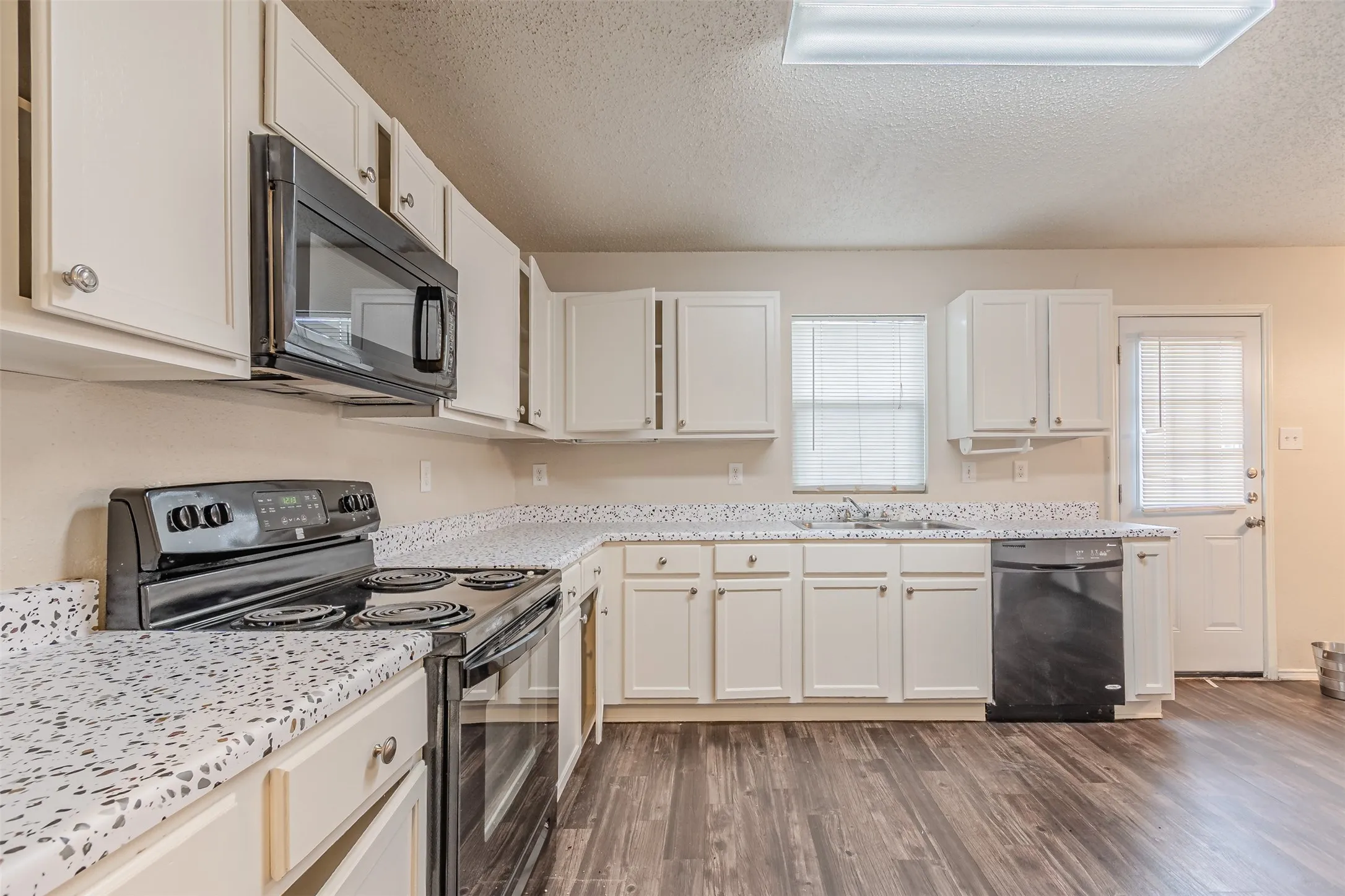 Single Family Residence For Rent in Tarrant County , 8749 Hunters Trail, Fort Worth, Texas 76123, 4 Bedroom, 3 Bathroom, 2 Garage spaces, 2,242 Sqft, built in 1999, mls#21376235, Real Estate Agent in Fort Worth, Homes For Rent in Tarrant county, Homes For Rent in Fort Worth, Realtor in Fort Worth Texas, Real Estate Brokerage Independent Realty Texas, Luminita Cordes Realtor