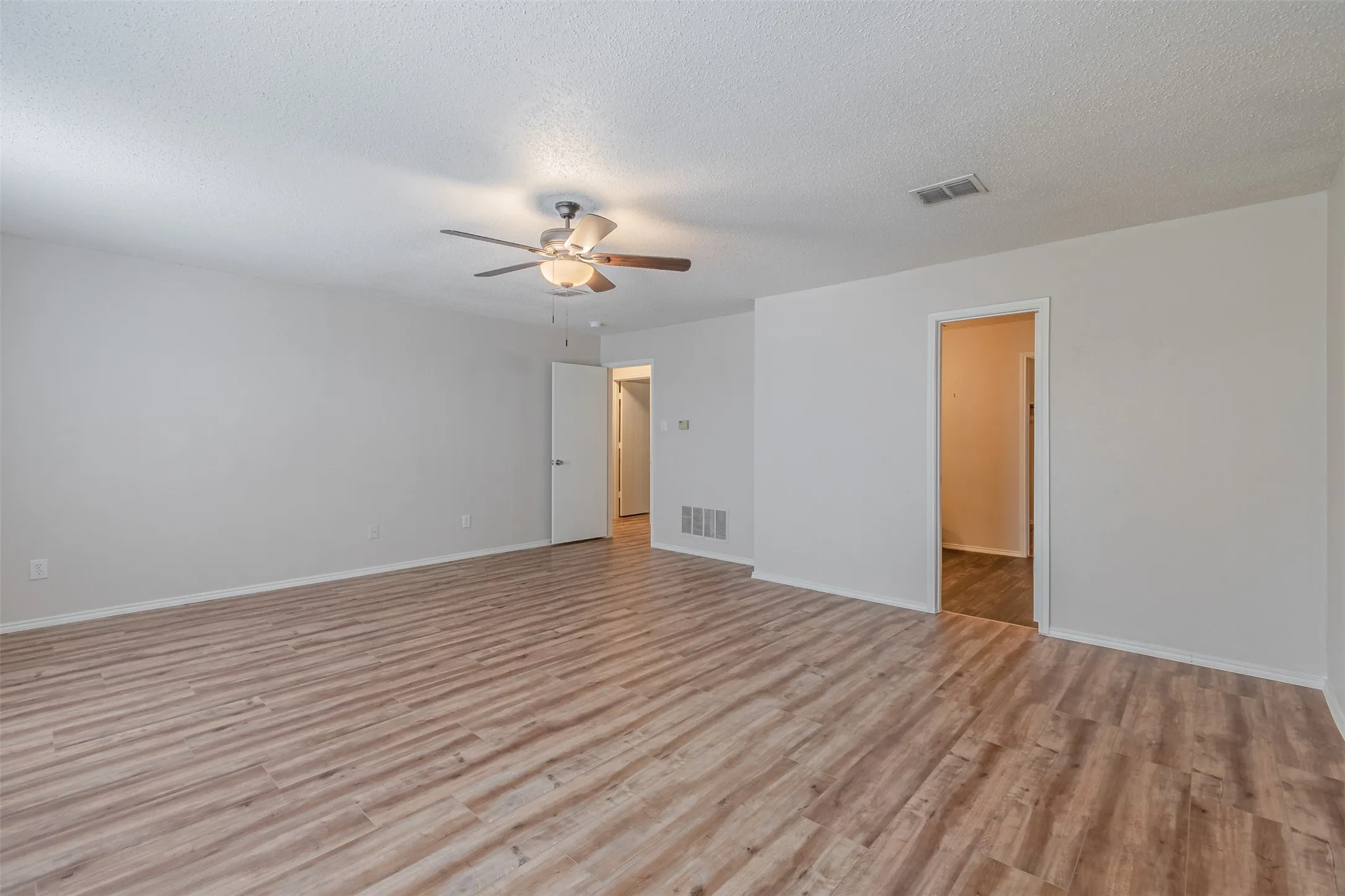 Single Family Residence For Rent in Tarrant County , 8749 Hunters Trail, Fort Worth, Texas 76123, 4 Bedroom, 3 Bathroom, 2 Garage spaces, 2,242 Sqft, built in 1999, mls#21376235, Real Estate Agent in Fort Worth, Homes For Rent in Tarrant county, Homes For Rent in Fort Worth, Realtor in Fort Worth Texas, Real Estate Brokerage Independent Realty Texas, Luminita Cordes Realtor