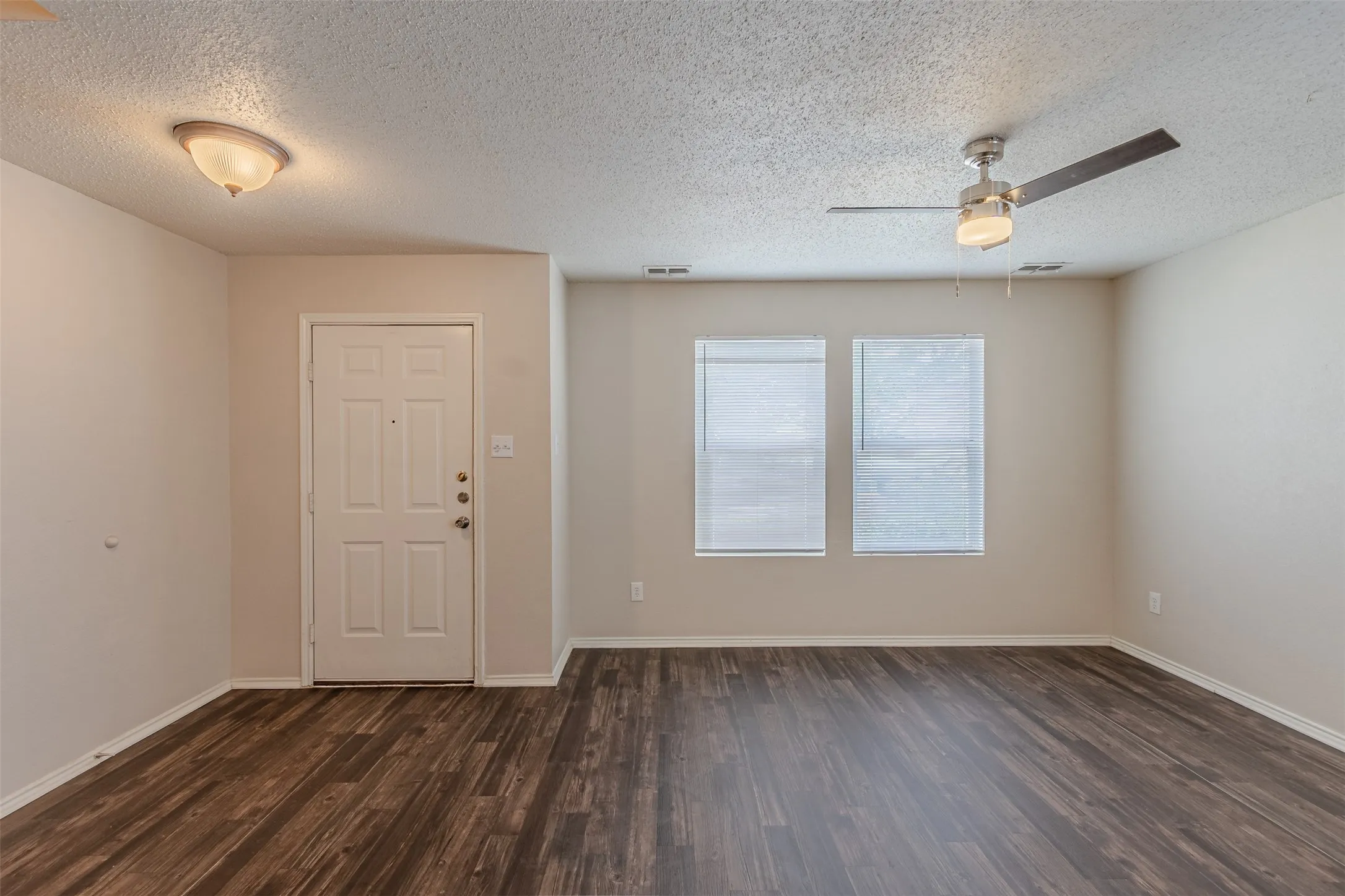 Single Family Residence For Rent in Tarrant County , 8749 Hunters Trail, Fort Worth, Texas 76123, 4 Bedroom, 3 Bathroom, 2 Garage spaces, 2,242 Sqft, built in 1999, mls#21376235, Real Estate Agent in Fort Worth, Homes For Rent in Tarrant county, Homes For Rent in Fort Worth, Realtor in Fort Worth Texas, Real Estate Brokerage Independent Realty Texas, Luminita Cordes Realtor