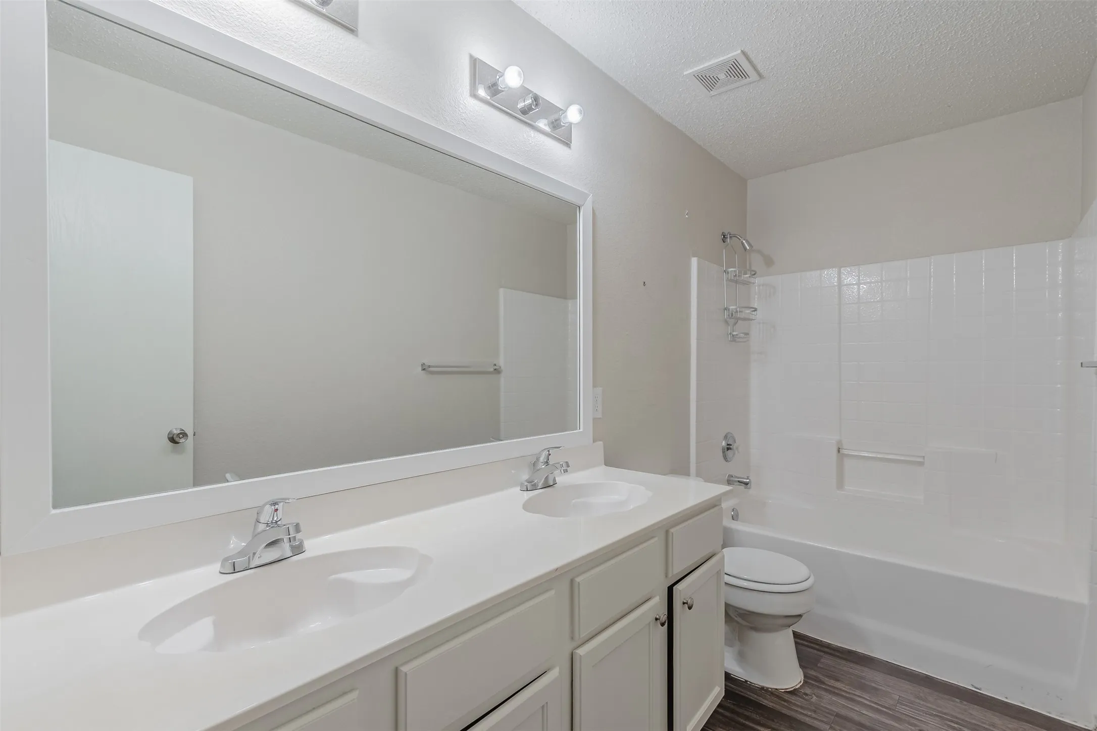 Single Family Residence For Rent in Tarrant County , 8749 Hunters Trail, Fort Worth, Texas 76123, 4 Bedroom, 3 Bathroom, 2 Garage spaces, 2,242 Sqft, built in 1999, mls#21376235, Real Estate Agent in Fort Worth, Homes For Rent in Tarrant county, Homes For Rent in Fort Worth, Realtor in Fort Worth Texas, Real Estate Brokerage Independent Realty Texas, Luminita Cordes Realtor