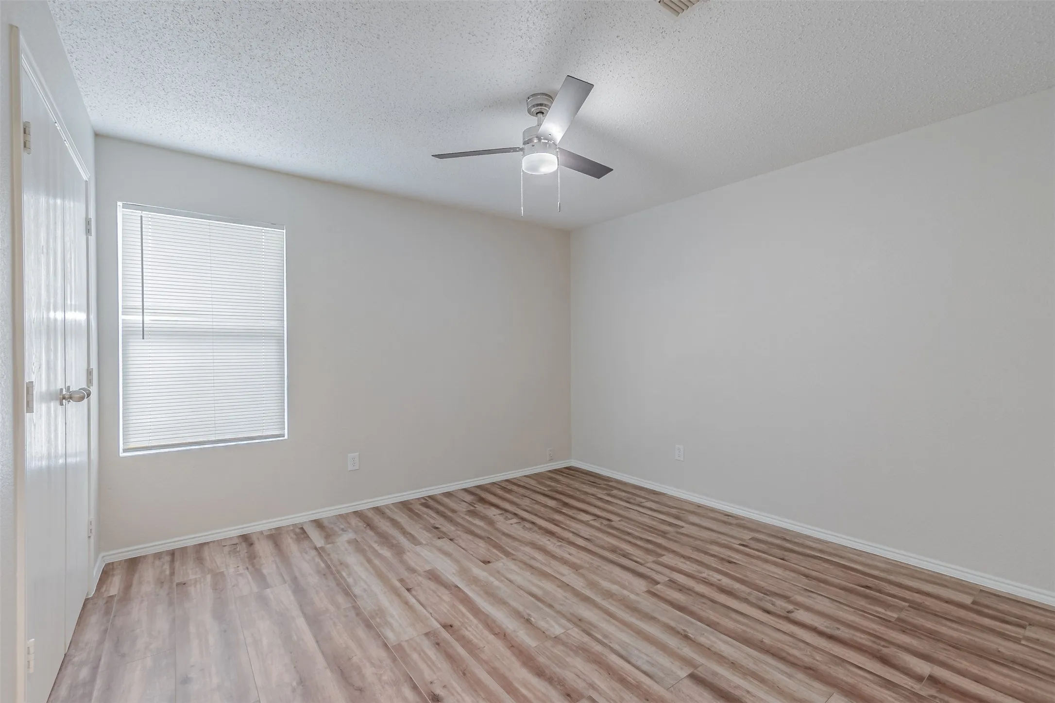Single Family Residence For Rent in Tarrant County , 8749 Hunters Trail, Fort Worth, Texas 76123, 4 Bedroom, 3 Bathroom, 2 Garage spaces, 2,242 Sqft, built in 1999, mls#21376235, Real Estate Agent in Fort Worth, Homes For Rent in Tarrant county, Homes For Rent in Fort Worth, Realtor in Fort Worth Texas, Real Estate Brokerage Independent Realty Texas, Luminita Cordes Realtor