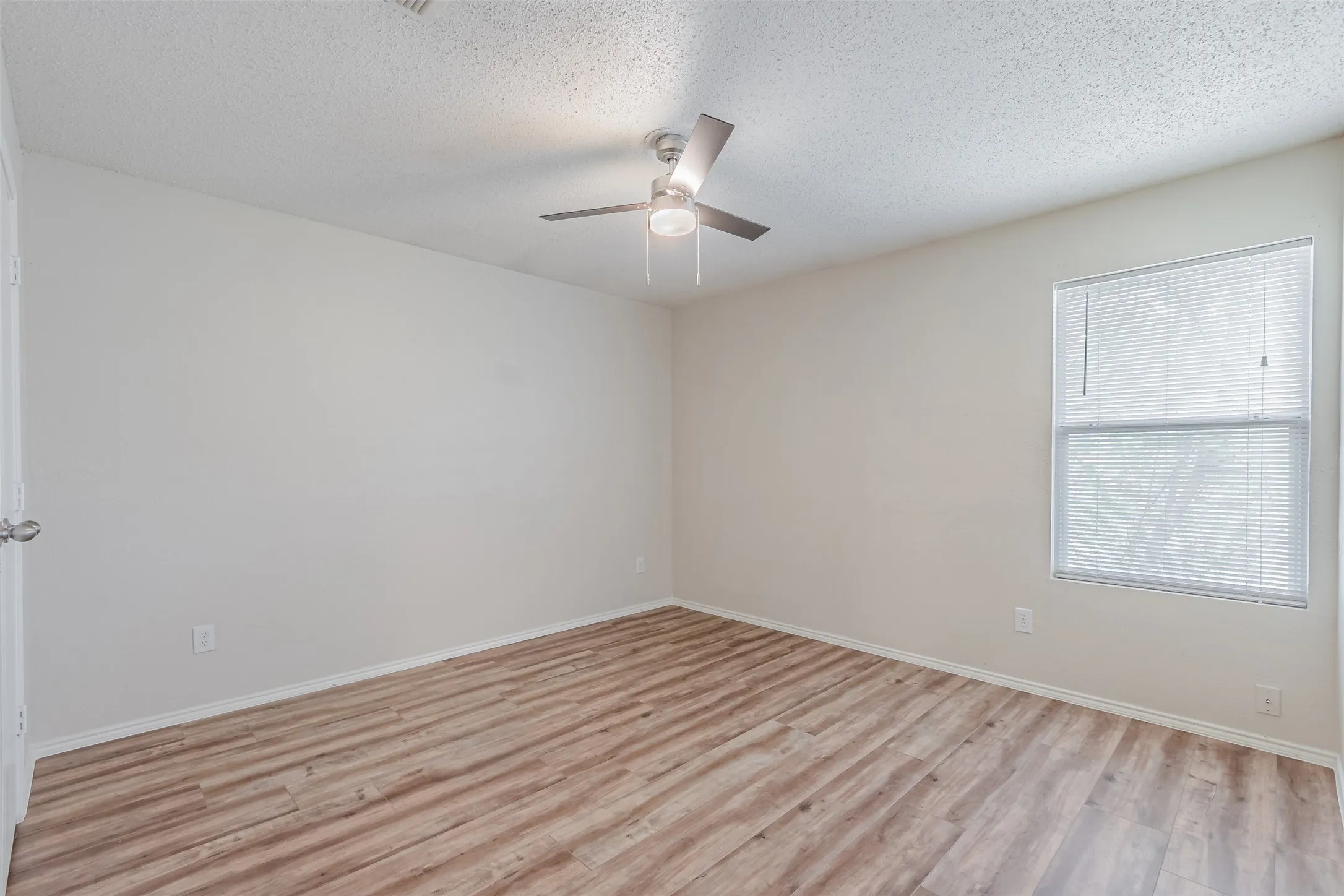 Single Family Residence For Rent in Tarrant County , 8749 Hunters Trail, Fort Worth, Texas 76123, 4 Bedroom, 3 Bathroom, 2 Garage spaces, 2,242 Sqft, built in 1999, mls#21376235, Real Estate Agent in Fort Worth, Homes For Rent in Tarrant county, Homes For Rent in Fort Worth, Realtor in Fort Worth Texas, Real Estate Brokerage Independent Realty Texas, Luminita Cordes Realtor