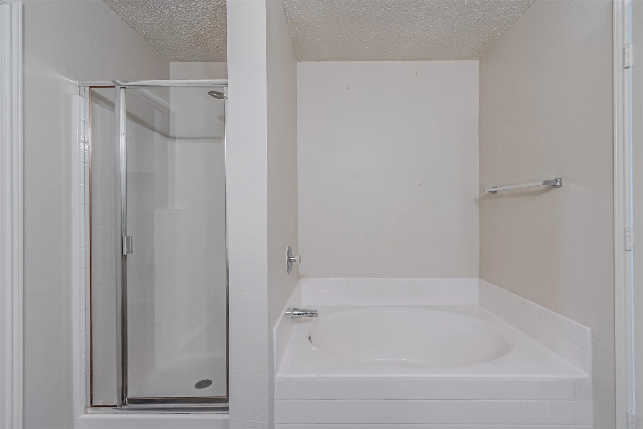 Single Family Residence For Rent in Tarrant County , 8749 Hunters Trail, Fort Worth, Texas 76123, 4 Bedroom, 3 Bathroom, 2 Garage spaces, 2,242 Sqft, built in 1999, mls#21376235, Real Estate Agent in Fort Worth, Homes For Rent in Tarrant county, Homes For Rent in Fort Worth, Realtor in Fort Worth Texas, Real Estate Brokerage Independent Realty Texas, Luminita Cordes Realtor