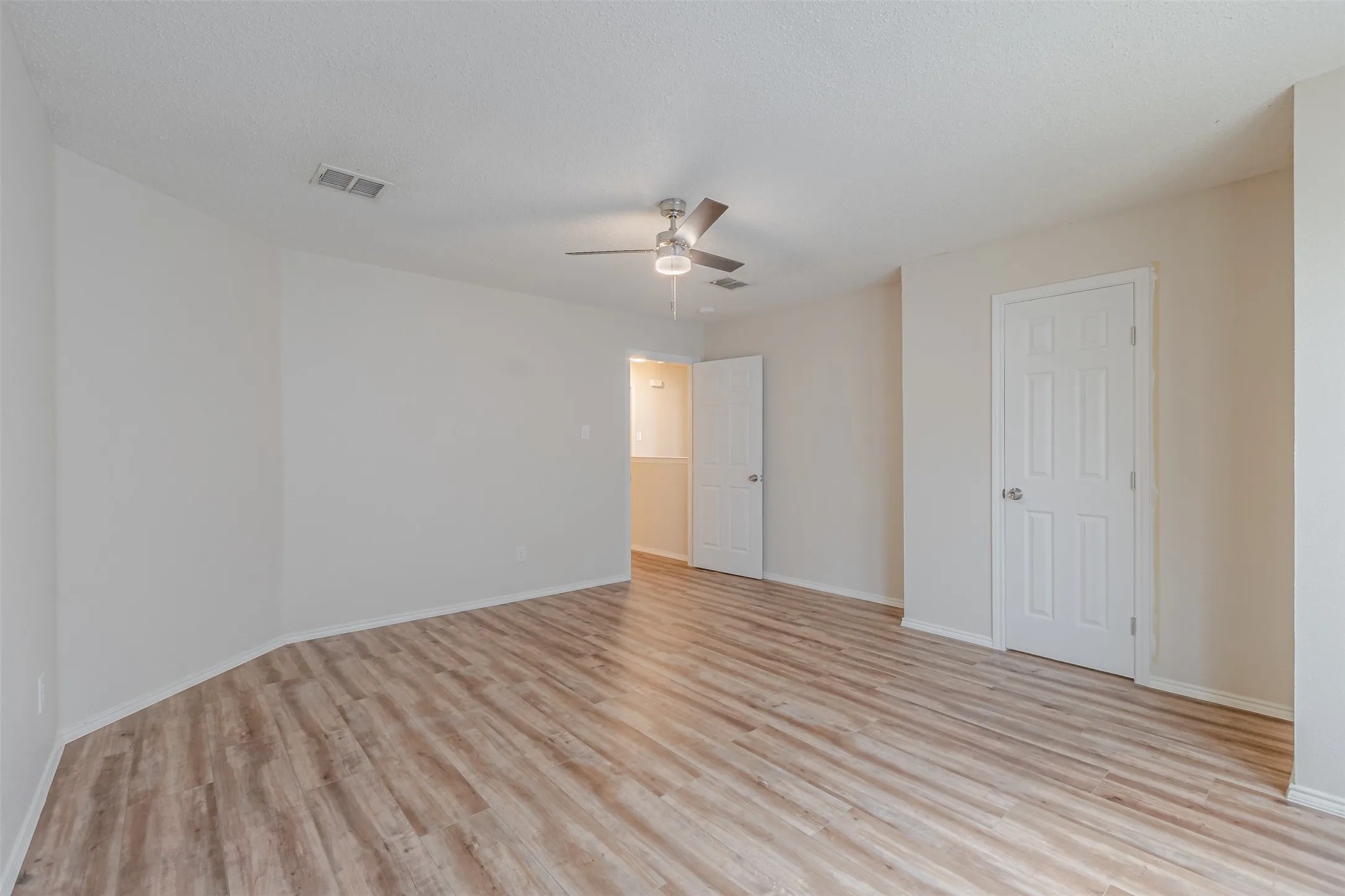 Single Family Residence For Rent in Tarrant County , 8749 Hunters Trail, Fort Worth, Texas 76123, 4 Bedroom, 3 Bathroom, 2 Garage spaces, 2,242 Sqft, built in 1999, mls#21376235, Real Estate Agent in Fort Worth, Homes For Rent in Tarrant county, Homes For Rent in Fort Worth, Realtor in Fort Worth Texas, Real Estate Brokerage Independent Realty Texas, Luminita Cordes Realtor