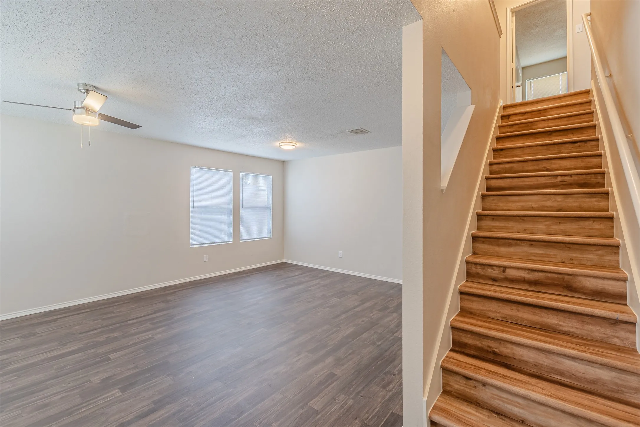 Single Family Residence For Rent in Tarrant County , 8749 Hunters Trail, Fort Worth, Texas 76123, 4 Bedroom, 3 Bathroom, 2 Garage spaces, 2,242 Sqft, built in 1999, mls#21376235, Real Estate Agent in Fort Worth, Homes For Rent in Tarrant county, Homes For Rent in Fort Worth, Realtor in Fort Worth Texas, Real Estate Brokerage Independent Realty Texas, Luminita Cordes Realtor