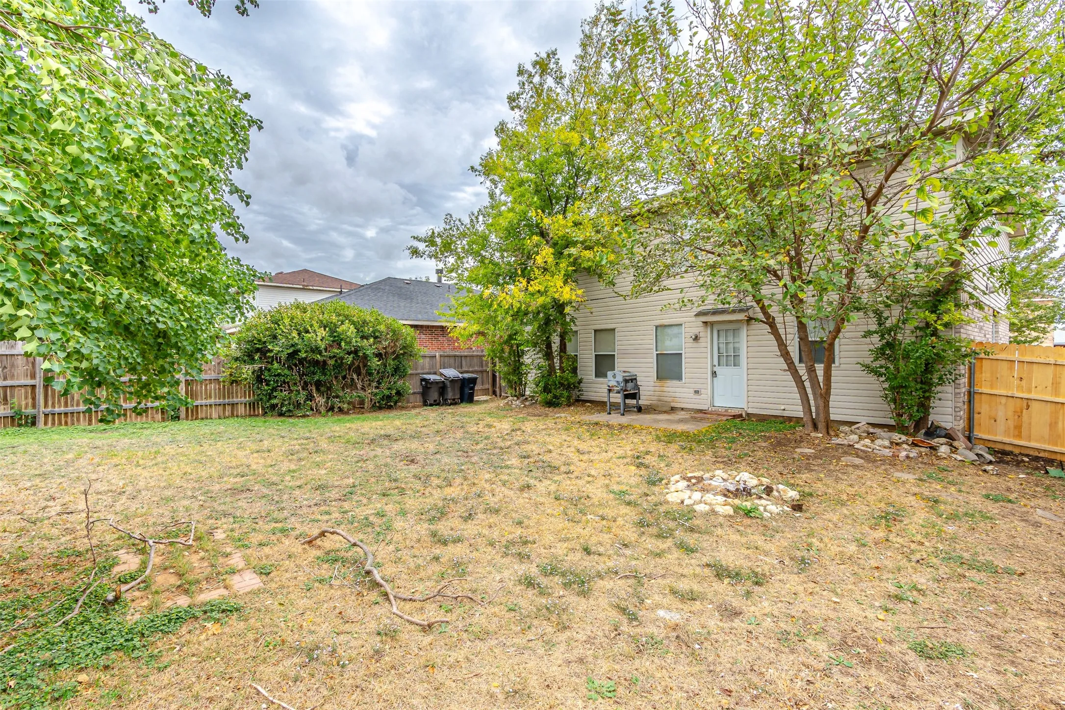 Single Family Residence For Rent in Tarrant County , 8749 Hunters Trail, Fort Worth, Texas 76123, 4 Bedroom, 3 Bathroom, 2 Garage spaces, 2,242 Sqft, built in 1999, mls#21376235, Real Estate Agent in Fort Worth, Homes For Rent in Tarrant county, Homes For Rent in Fort Worth, Realtor in Fort Worth Texas, Real Estate Brokerage Independent Realty Texas, Luminita Cordes Realtor