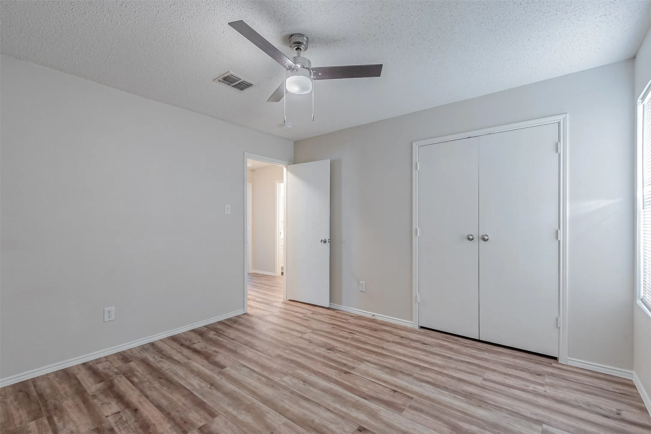 Single Family Residence For Rent in Tarrant County , 8749 Hunters Trail, Fort Worth, Texas 76123, 4 Bedroom, 3 Bathroom, 2 Garage spaces, 2,242 Sqft, built in 1999, mls#21376235, Real Estate Agent in Fort Worth, Homes For Rent in Tarrant county, Homes For Rent in Fort Worth, Realtor in Fort Worth Texas, Real Estate Brokerage Independent Realty Texas, Luminita Cordes Realtor