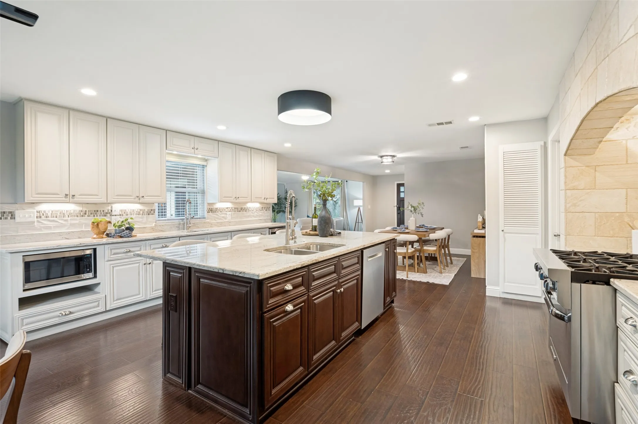 The large island allows space for preparation or serving .