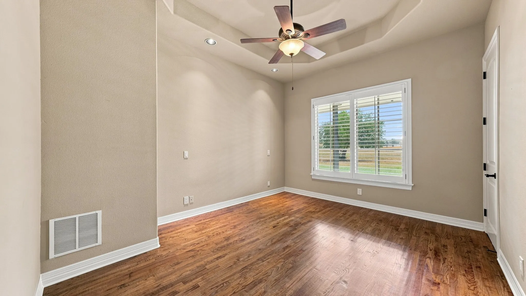 Farm For Sale in Denton County , 11918 Riek Road, Krum, Texas 76249, 3 Bedroom, 3 Bathroom, 3 Garage spaces, 2,763 Sqft, built in 2007, mls#21376899, Real Estate Agent in Krum, Homes For Sale in Denton county, Homes For Sale in Krum, Realtor in Krum Texas, Real Estate Brokerage Independent Realty Texas, Luminita Cordes Realtor