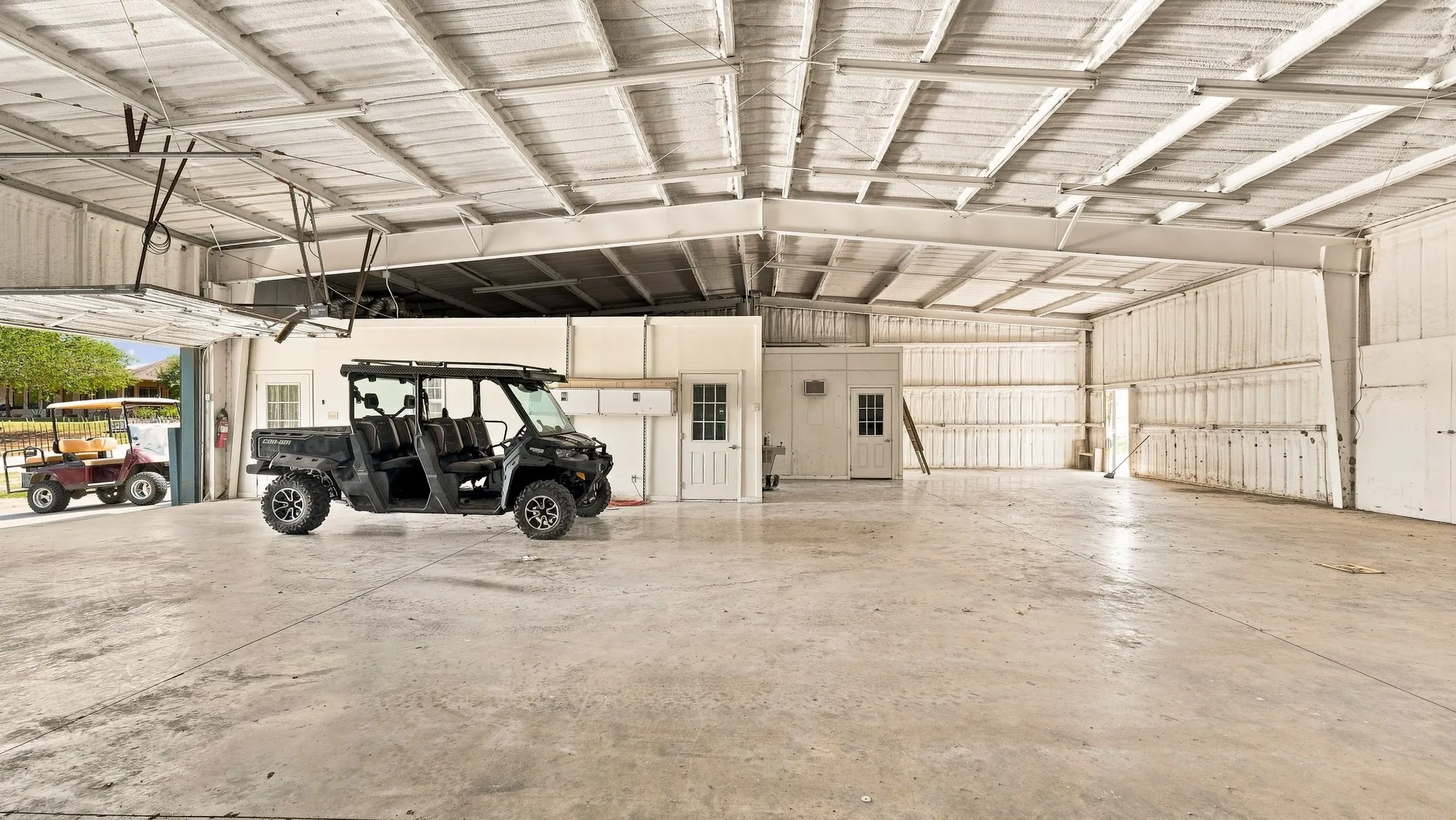 Farm For Sale in Denton County , 11918 Riek Road, Krum, Texas 76249, 3 Bedroom, 3 Bathroom, 3 Garage spaces, 2,763 Sqft, built in 2007, mls#21376899, Real Estate Agent in Krum, Homes For Sale in Denton county, Homes For Sale in Krum, Realtor in Krum Texas, Real Estate Brokerage Independent Realty Texas, Luminita Cordes Realtor