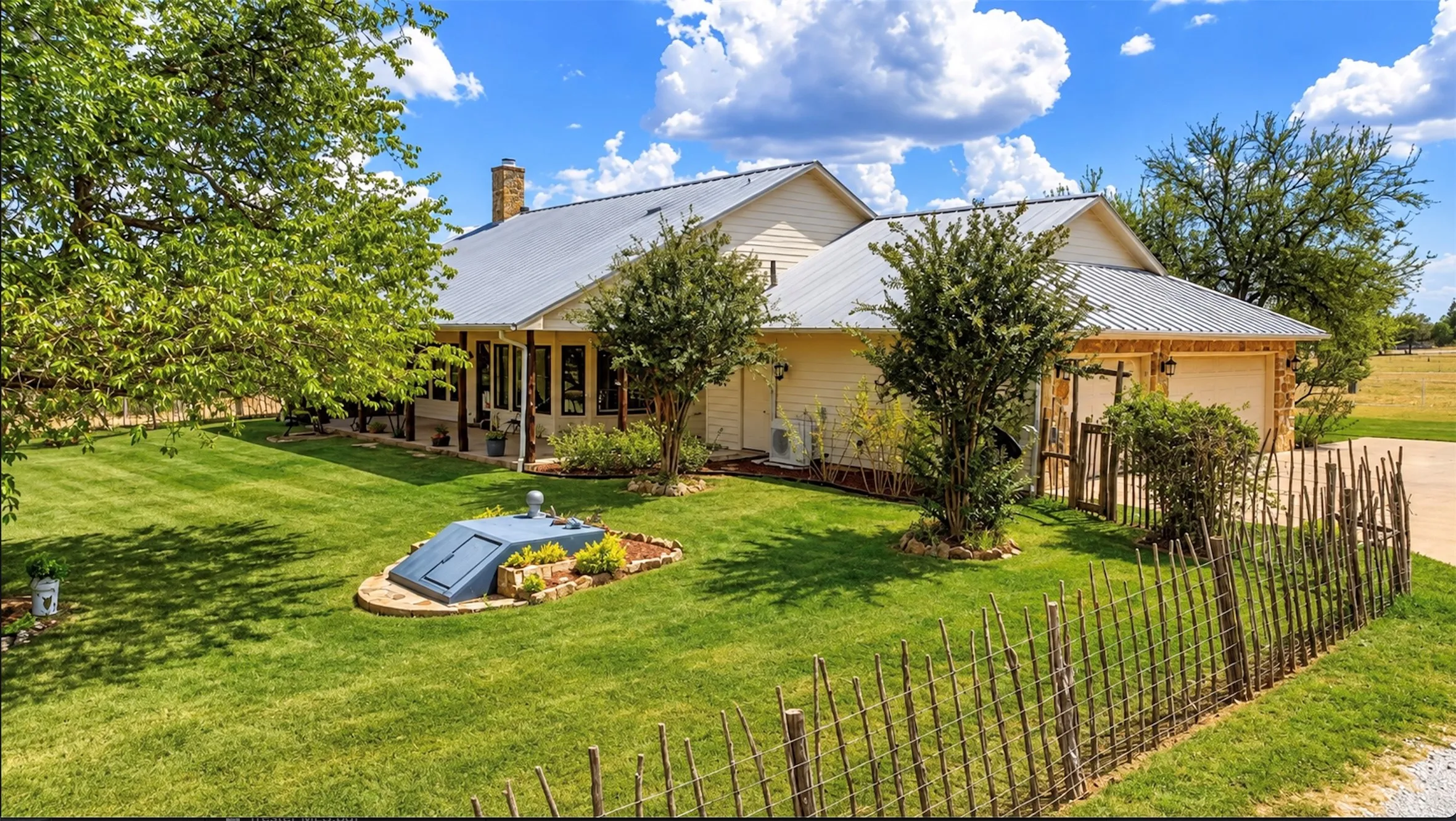 Farm For Sale in Denton County , 11918 Riek Road, Krum, Texas 76249, 3 Bedroom, 3 Bathroom, 3 Garage spaces, 2,763 Sqft, built in 2007, mls#21376899, Real Estate Agent in Krum, Homes For Sale in Denton county, Homes For Sale in Krum, Realtor in Krum Texas, Real Estate Brokerage Independent Realty Texas, Luminita Cordes Realtor