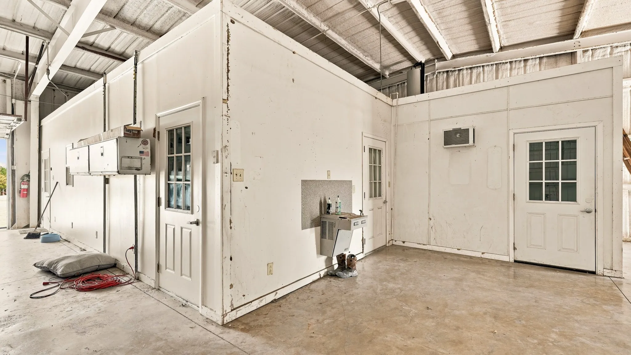 Farm For Sale in Denton County , 11918 Riek Road, Krum, Texas 76249, 3 Bedroom, 3 Bathroom, 3 Garage spaces, 2,763 Sqft, built in 2007, mls#21376899, Real Estate Agent in Krum, Homes For Sale in Denton county, Homes For Sale in Krum, Realtor in Krum Texas, Real Estate Brokerage Independent Realty Texas, Luminita Cordes Realtor