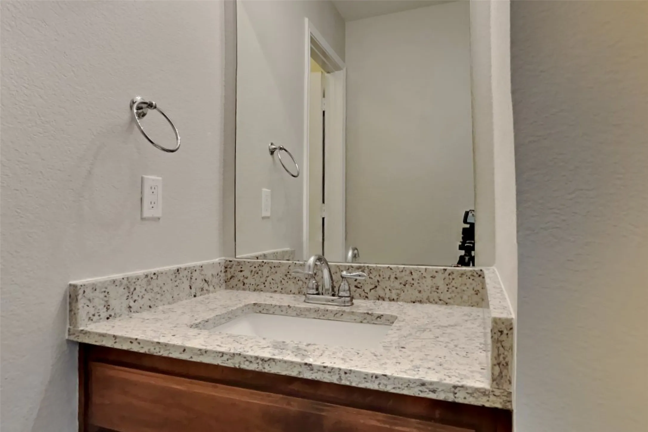 Single Family Residence For Rent in Johnson County , 1121 Hidden Lake Drive, Burleson, Texas 76028, 3 Bedroom, 2 Bathroom, 2 Garage spaces, 2,044 Sqft, built in 2012, mls#21377159, Real Estate Agent in Burleson, Homes For Rent in Johnson county, Homes For Rent in Burleson, Realtor in Burleson Texas, Real Estate Brokerage Independent Realty Texas, Luminita Cordes Realtor