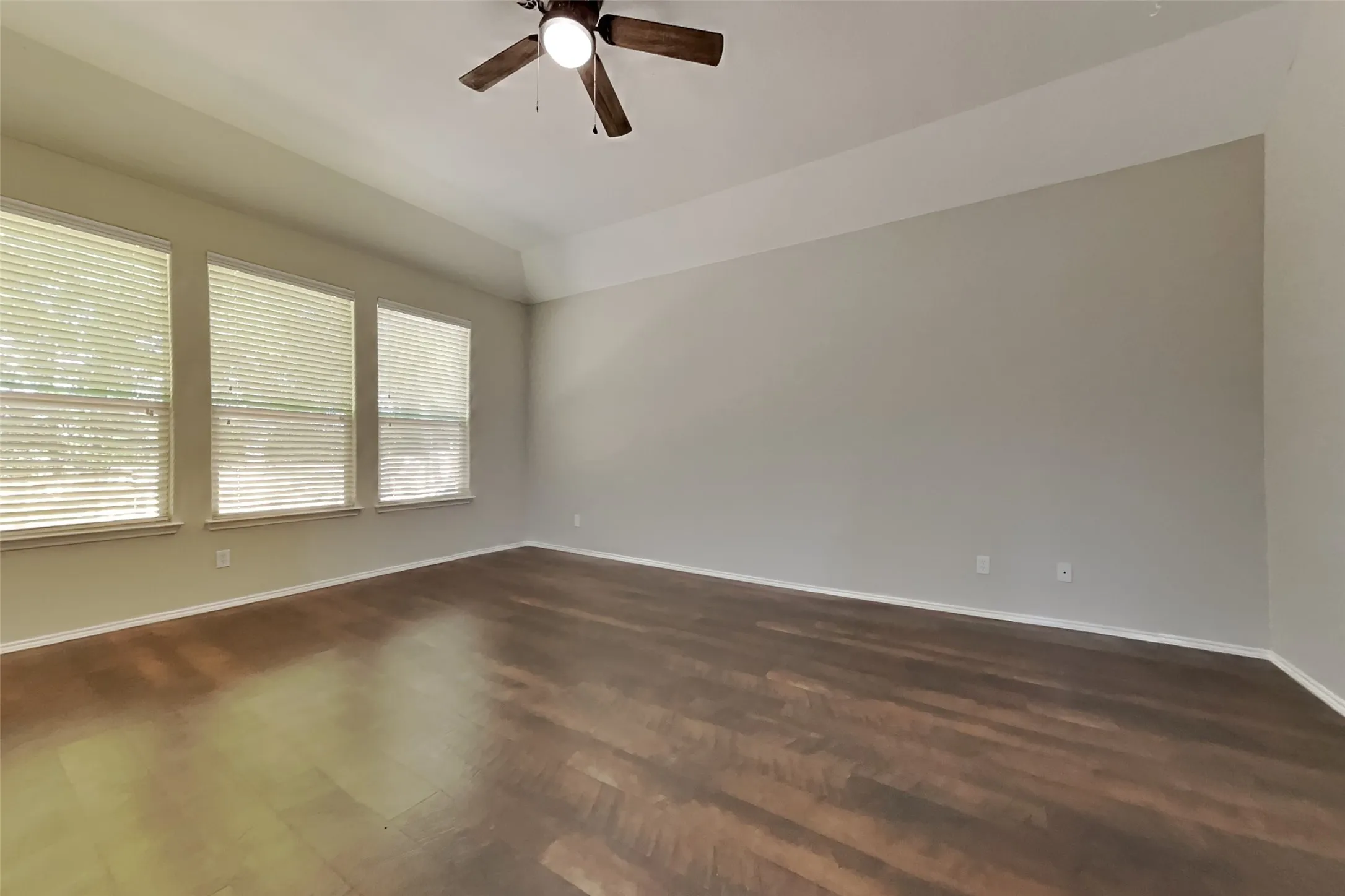 Single Family Residence For Rent in Johnson County , 1121 Hidden Lake Drive, Burleson, Texas 76028, 3 Bedroom, 2 Bathroom, 2 Garage spaces, 2,044 Sqft, built in 2012, mls#21377159, Real Estate Agent in Burleson, Homes For Rent in Johnson county, Homes For Rent in Burleson, Realtor in Burleson Texas, Real Estate Brokerage Independent Realty Texas, Luminita Cordes Realtor