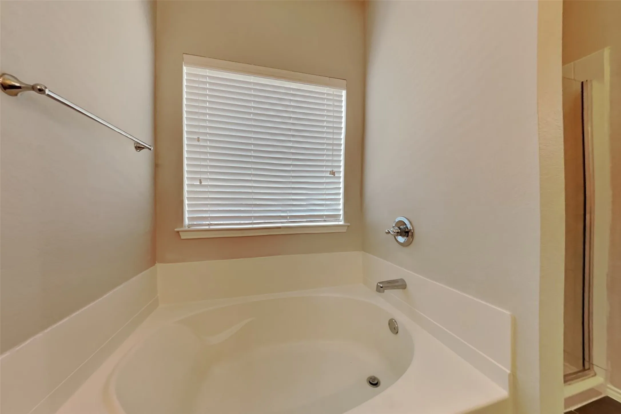 Single Family Residence For Rent in Johnson County , 1121 Hidden Lake Drive, Burleson, Texas 76028, 3 Bedroom, 2 Bathroom, 2 Garage spaces, 2,044 Sqft, built in 2012, mls#21377159, Real Estate Agent in Burleson, Homes For Rent in Johnson county, Homes For Rent in Burleson, Realtor in Burleson Texas, Real Estate Brokerage Independent Realty Texas, Luminita Cordes Realtor