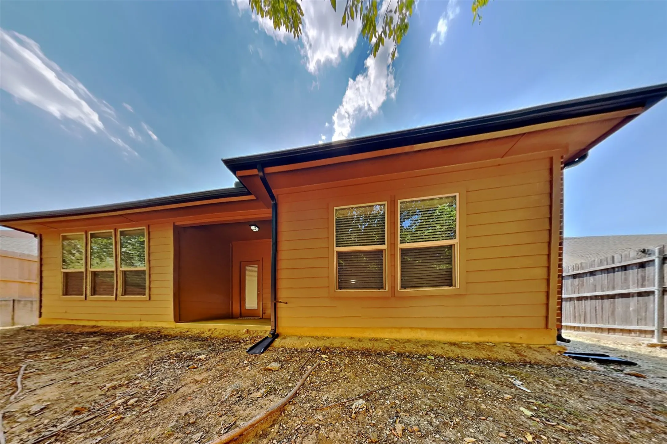 Single Family Residence For Rent in Johnson County , 1121 Hidden Lake Drive, Burleson, Texas 76028, 3 Bedroom, 2 Bathroom, 2 Garage spaces, 2,044 Sqft, built in 2012, mls#21377159, Real Estate Agent in Burleson, Homes For Rent in Johnson county, Homes For Rent in Burleson, Realtor in Burleson Texas, Real Estate Brokerage Independent Realty Texas, Luminita Cordes Realtor