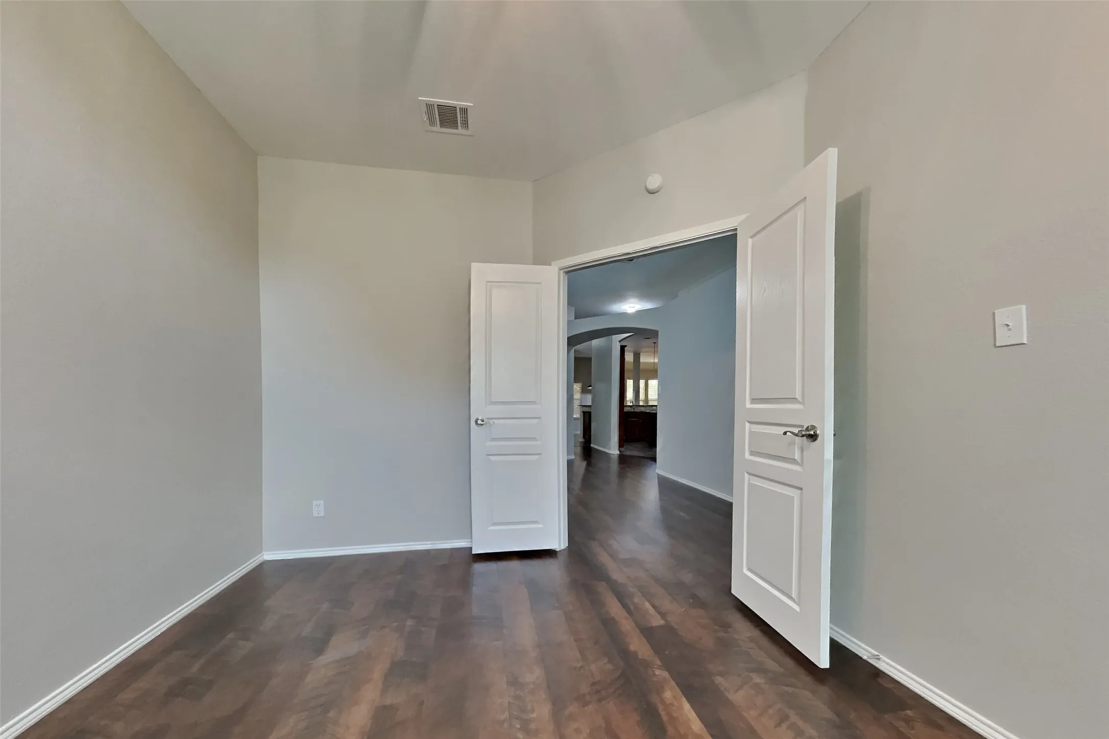 Single Family Residence For Rent in Johnson County , 1121 Hidden Lake Drive, Burleson, Texas 76028, 3 Bedroom, 2 Bathroom, 2 Garage spaces, 2,044 Sqft, built in 2012, mls#21377159, Real Estate Agent in Burleson, Homes For Rent in Johnson county, Homes For Rent in Burleson, Realtor in Burleson Texas, Real Estate Brokerage Independent Realty Texas, Luminita Cordes Realtor